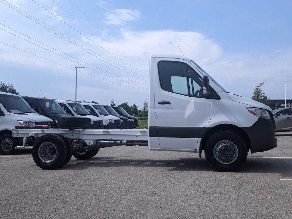 New 2024 Mercedes-Benz Sprinter 4500 Chassis Standard Roof Truck
