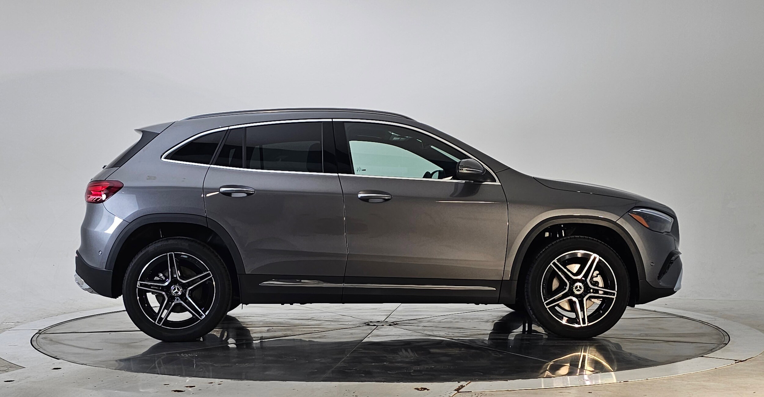 2026 Mercedes Benz GLA 250 4MATIC photo 3