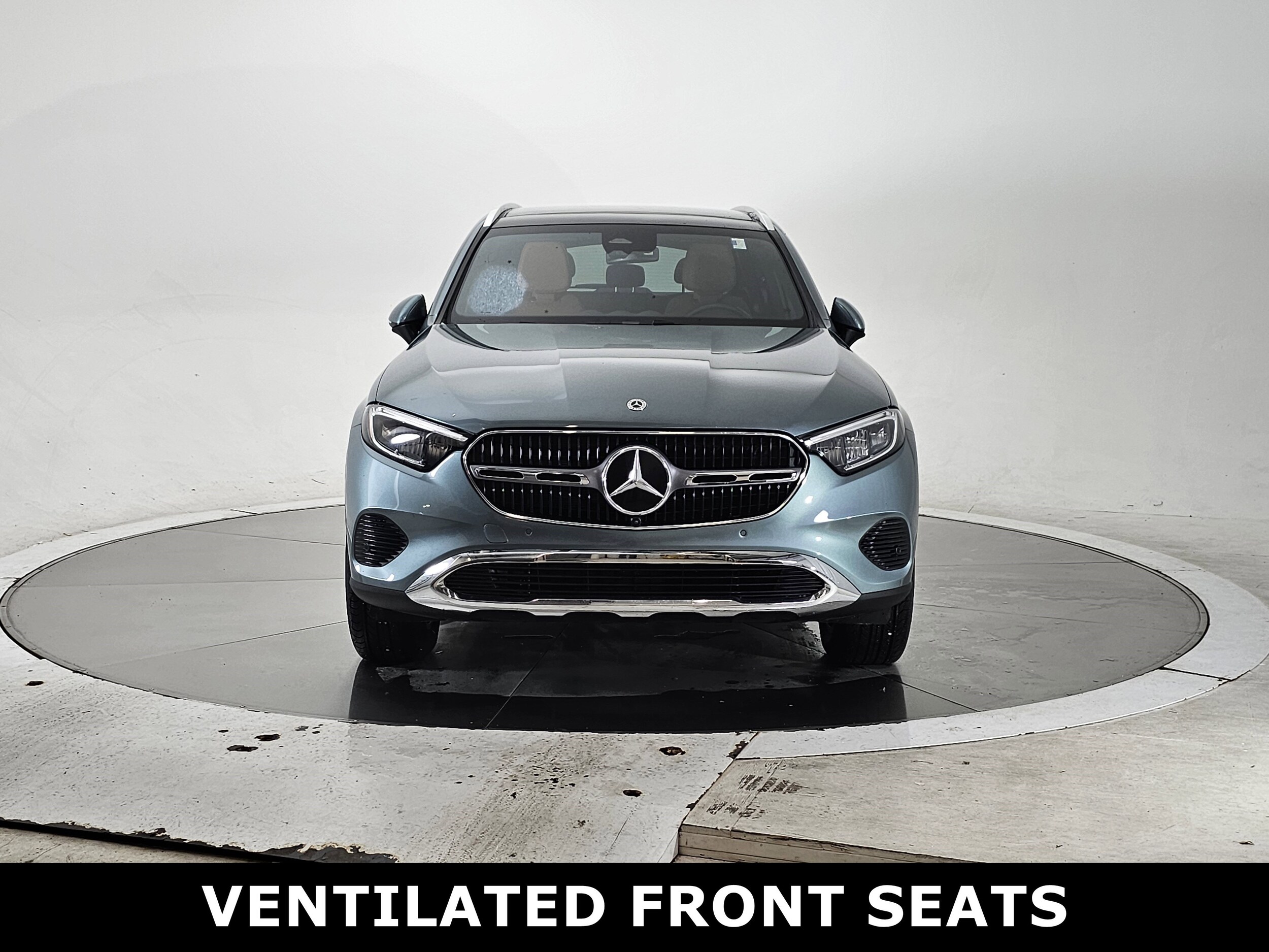 2025 Mercedes Benz GLC 300 4MATIC photo 4