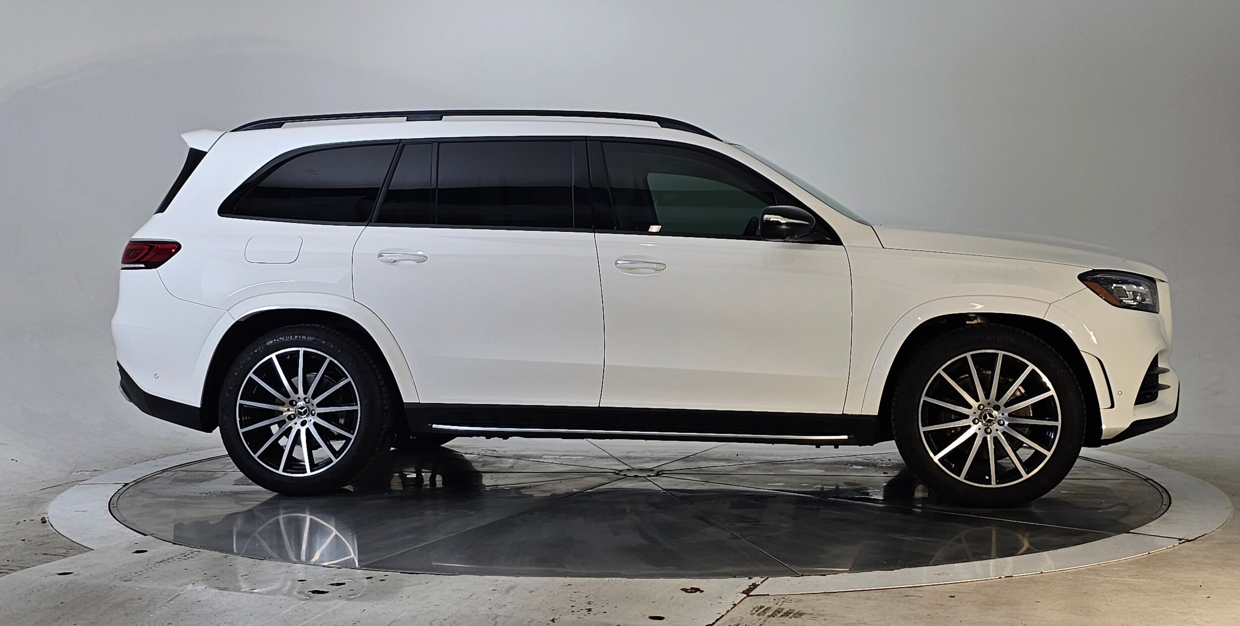 2023 Mercedes Benz GLS 450 4MATIC photo 2