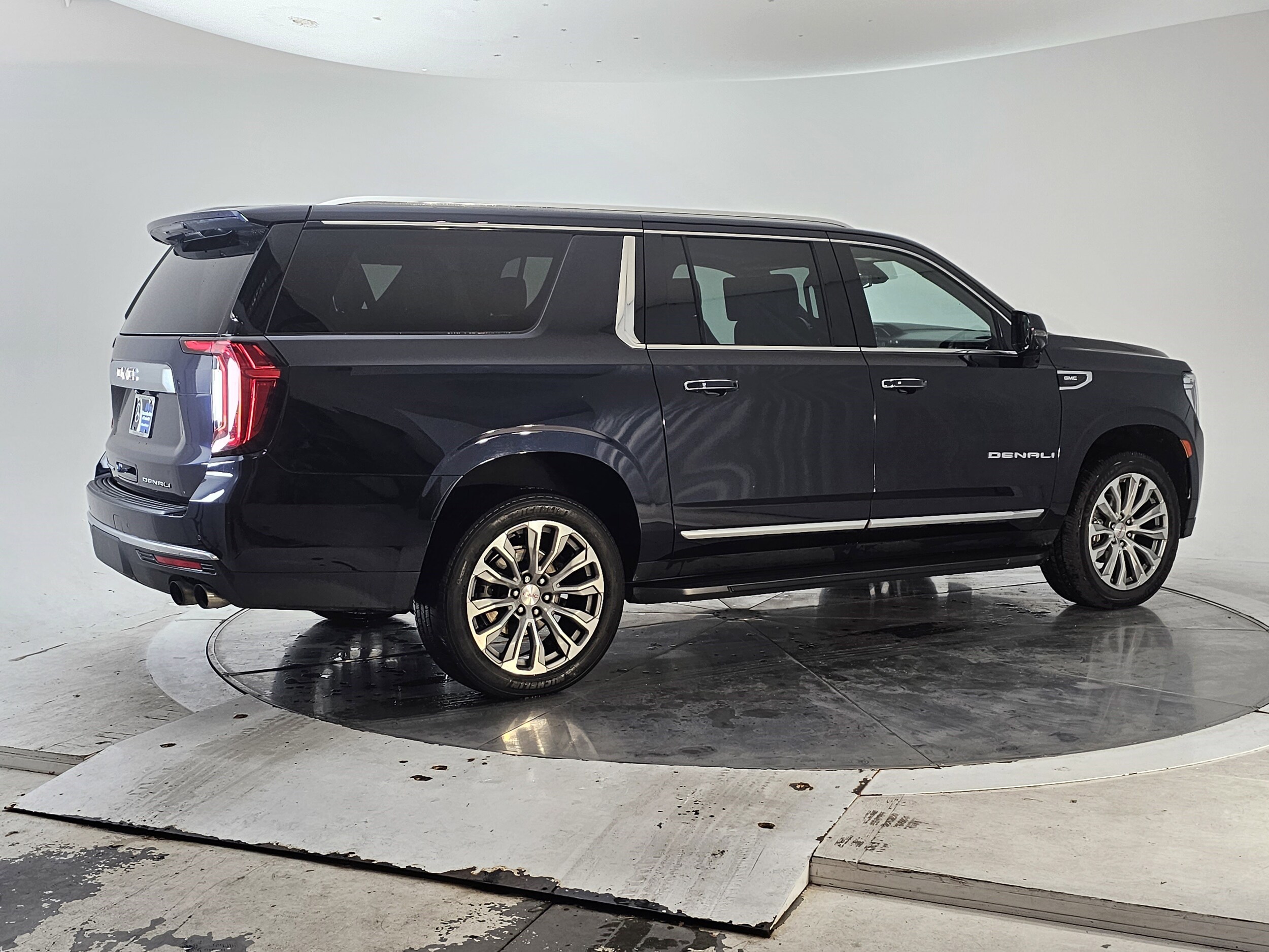 2021 Gmc Yukon XL Denali photo 2