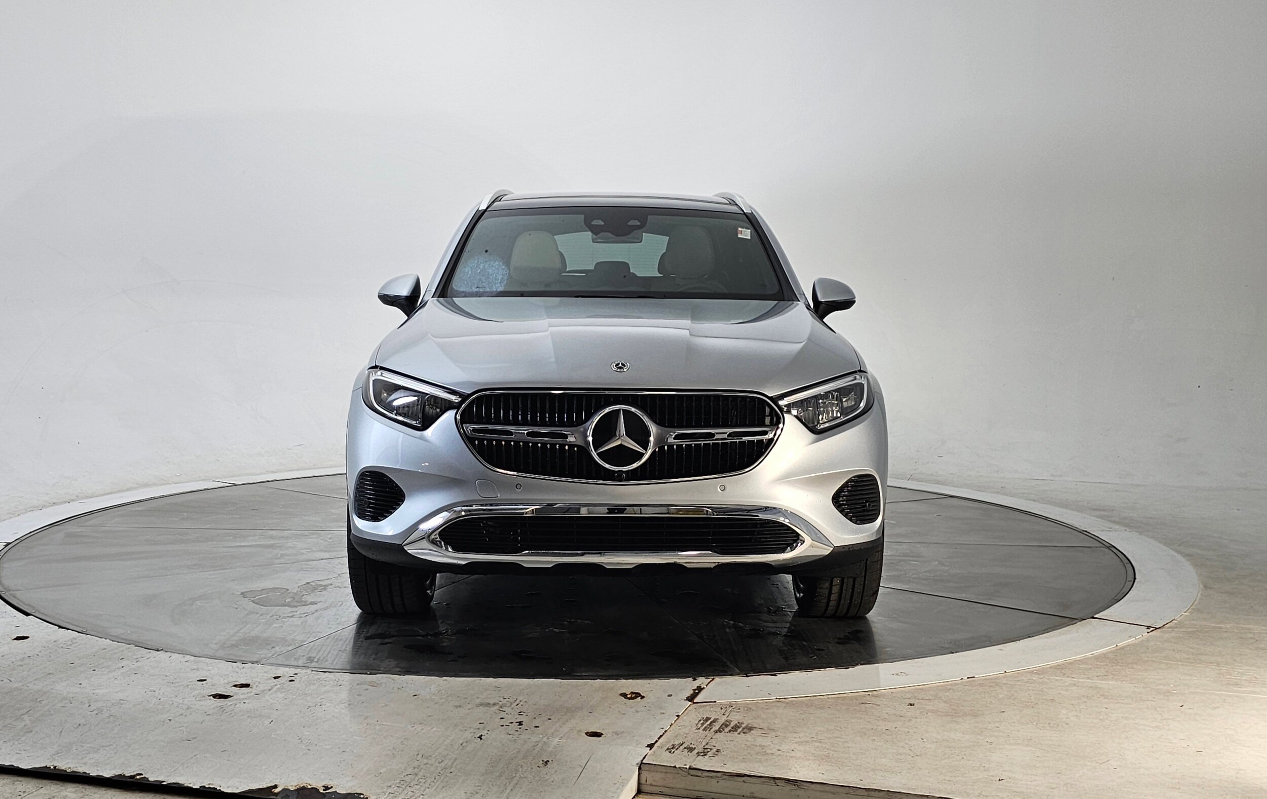 2025 Mercedes Benz GLC 300 4MATIC photo 2