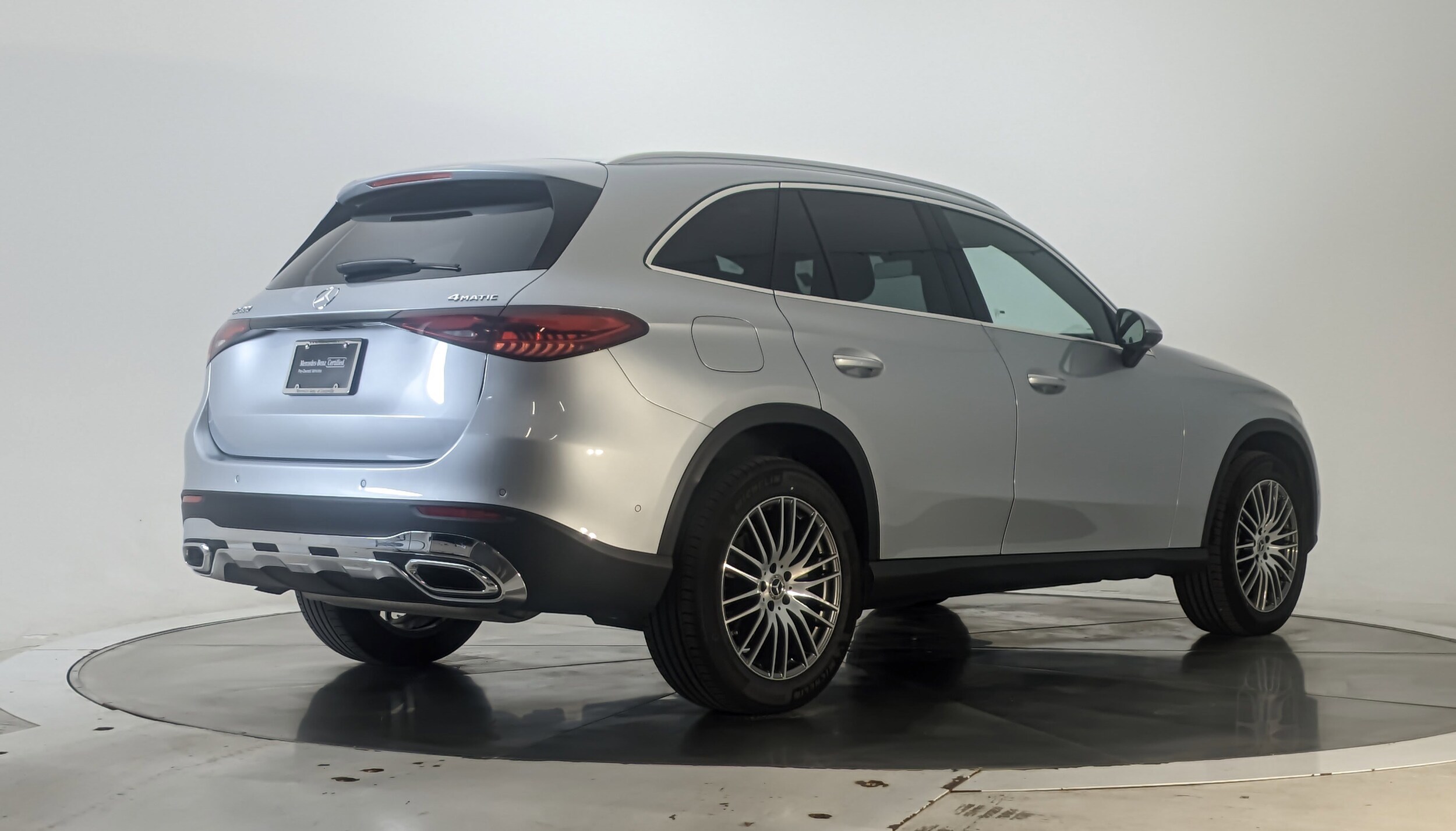 2025 Mercedes Benz GLC 300 4MATIC photo 2
