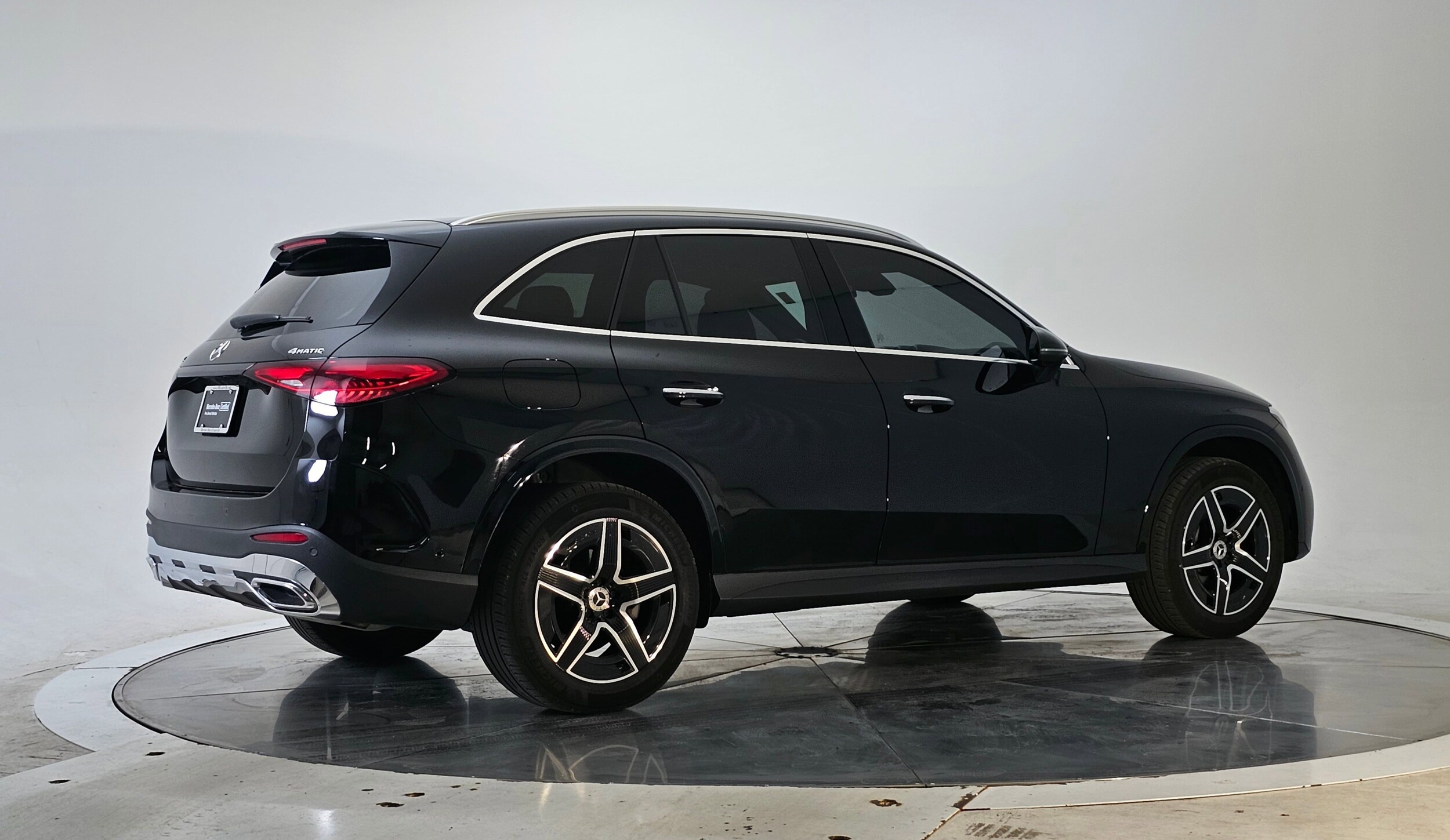 2024 Mercedes Benz GLC 300 4MATIC photo 2
