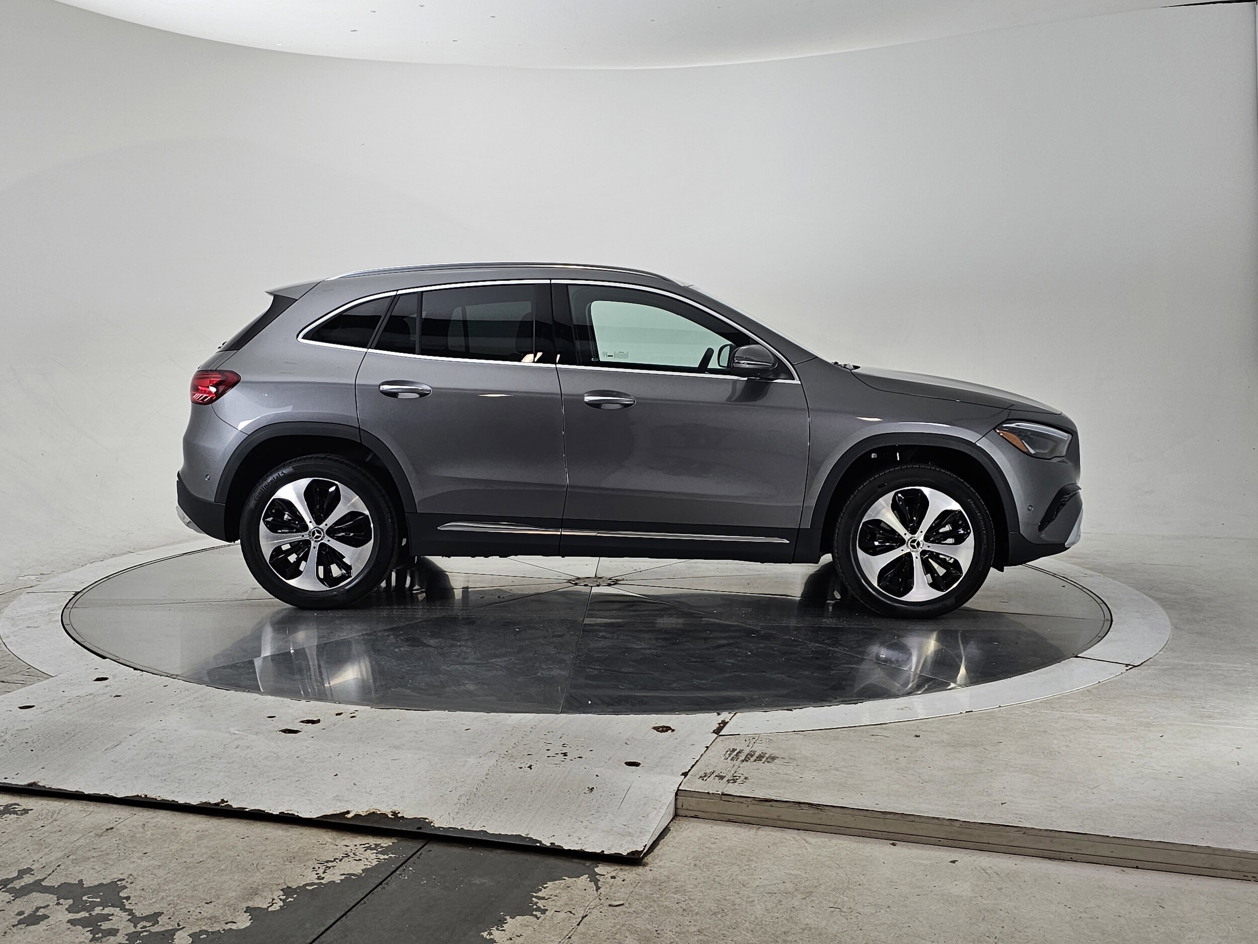 2026 Mercedes Benz GLA 250 4MATIC photo 3