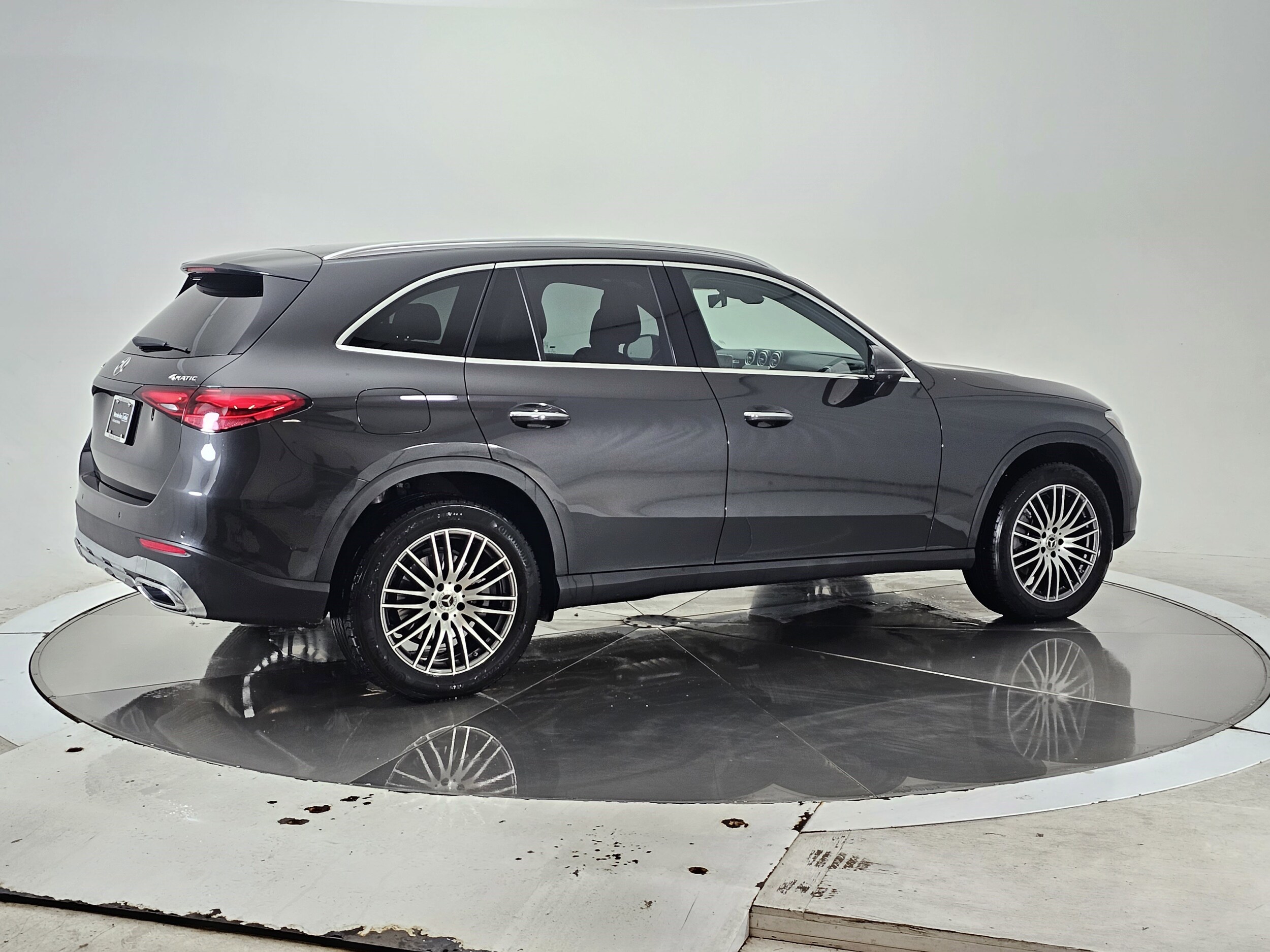 2025 Mercedes Benz GLC 300 4MATIC photo 2