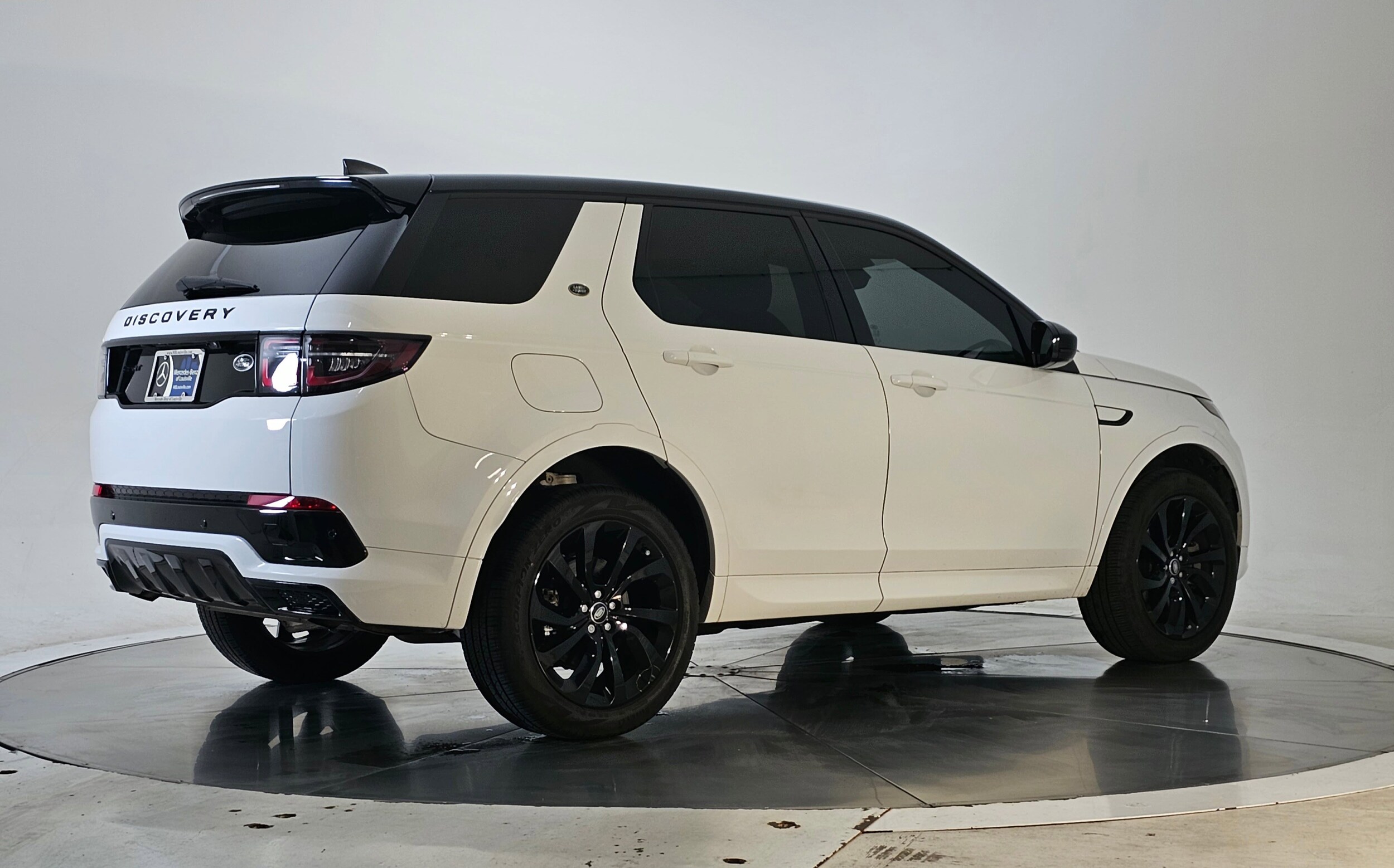2023 Land Rover Discovery Sport SE R-Dynamic photo 2