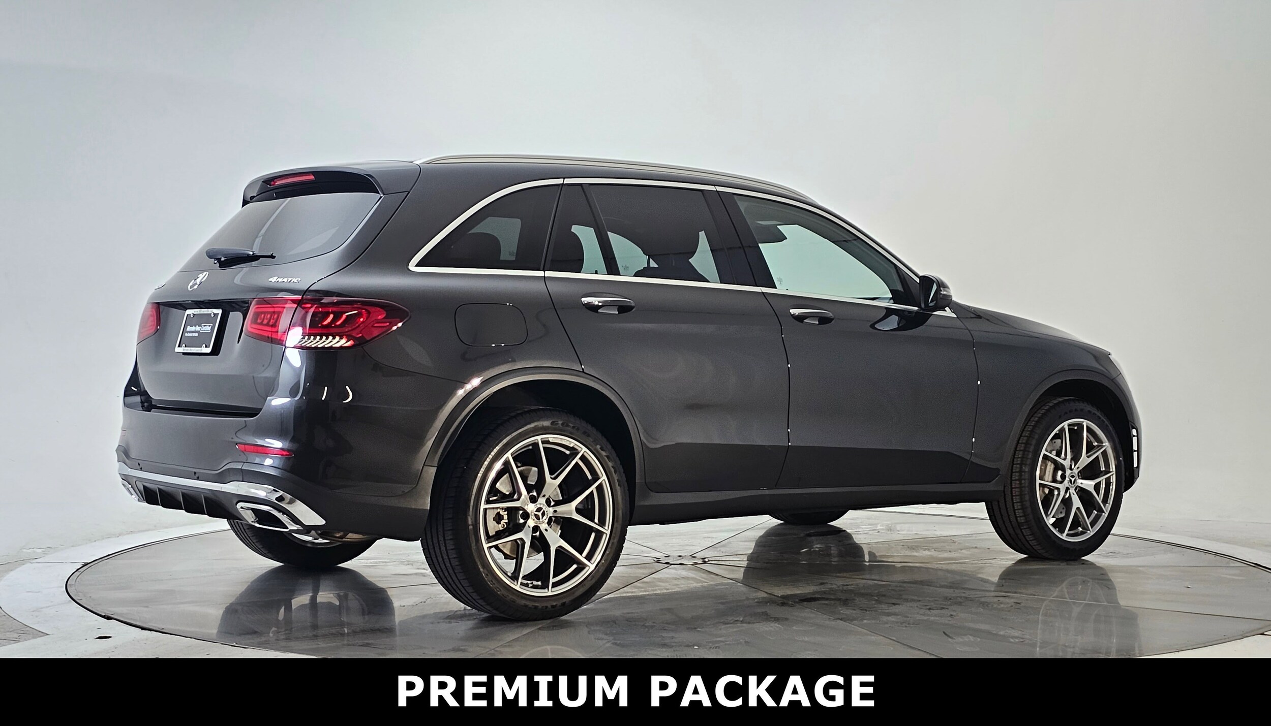 2020 Mercedes Benz GLC 300 4MATIC photo 2
