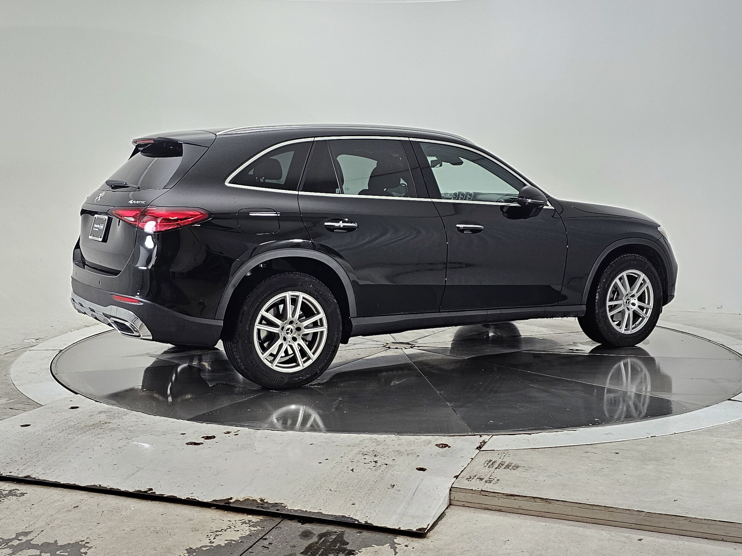 2025 Mercedes Benz GLC 300 4MATIC photo 3