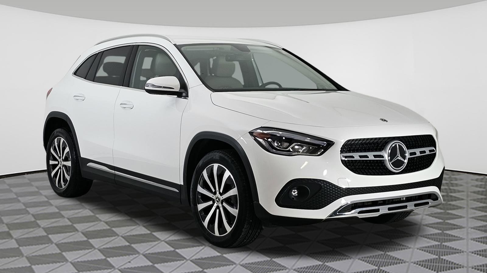 2023 Mercedes-Benz GLA Base's photo