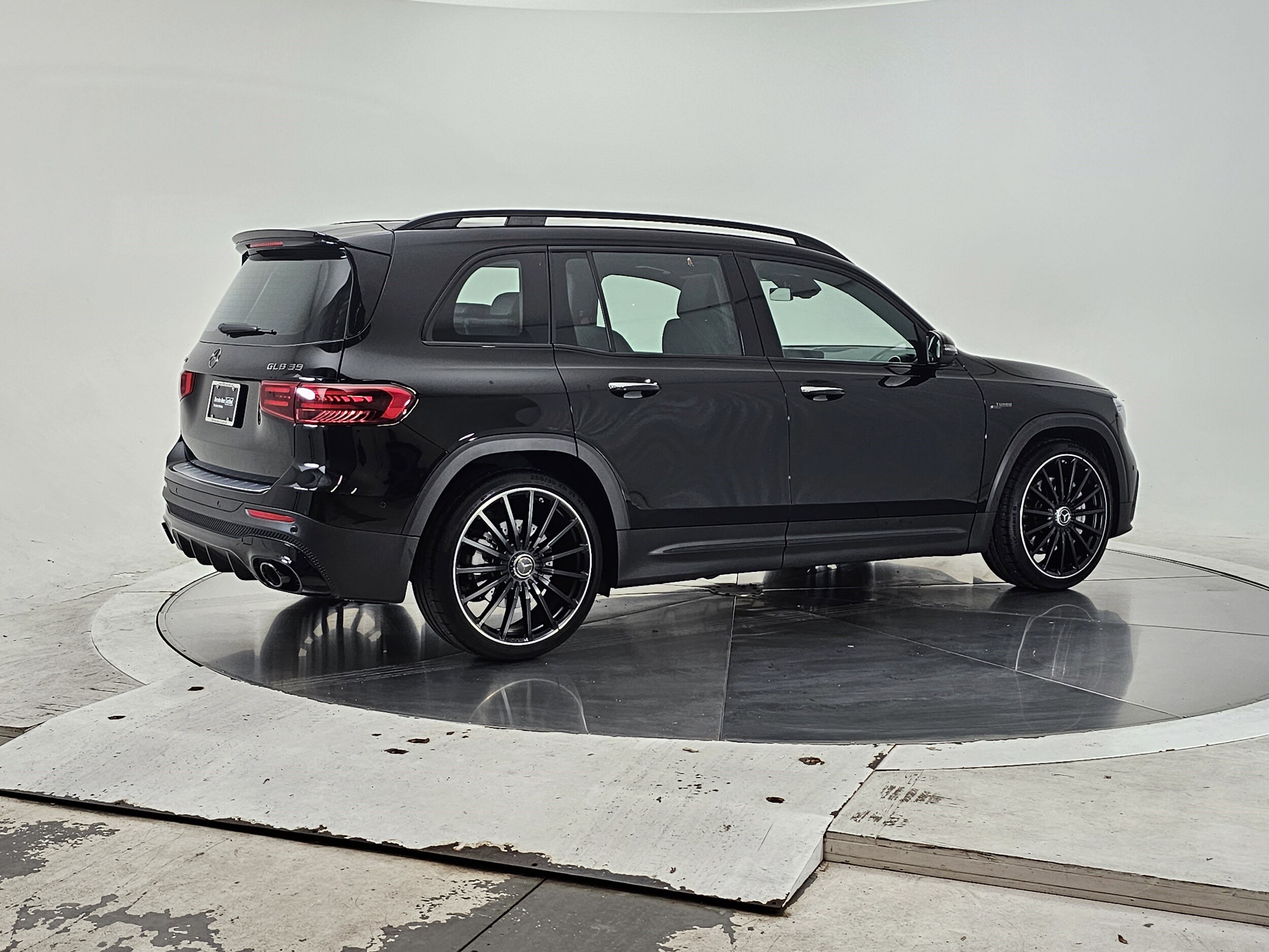 2025 Mercedes Benz GLB AMG 35 4MATIC photo 2