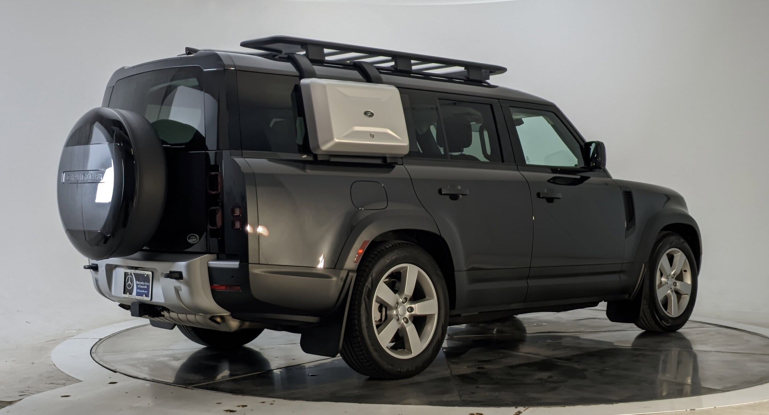 2023 Land Rover Defender 130 First Edition photo 2