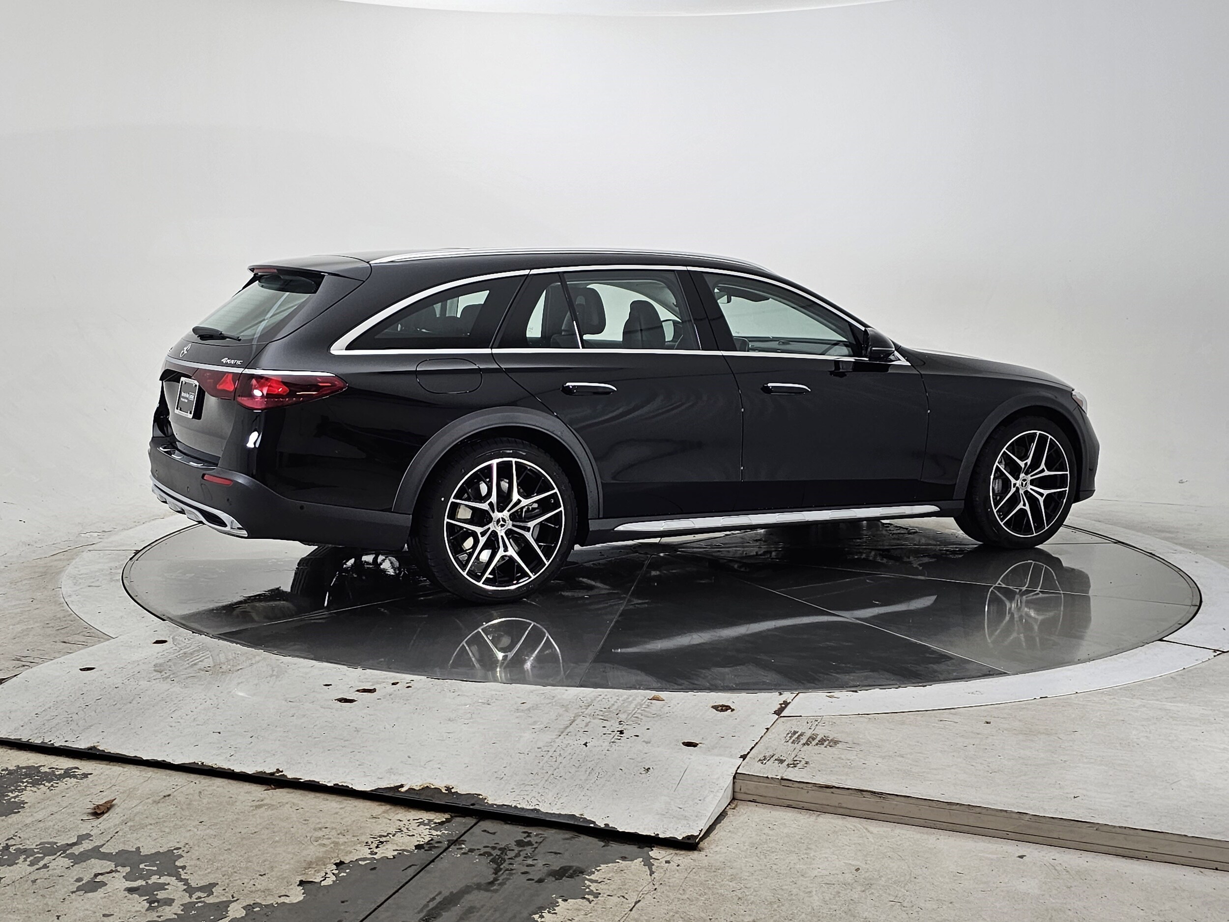 2025 Mercedes Benz E 450 4MATIC All-Terrain Wagon photo 2