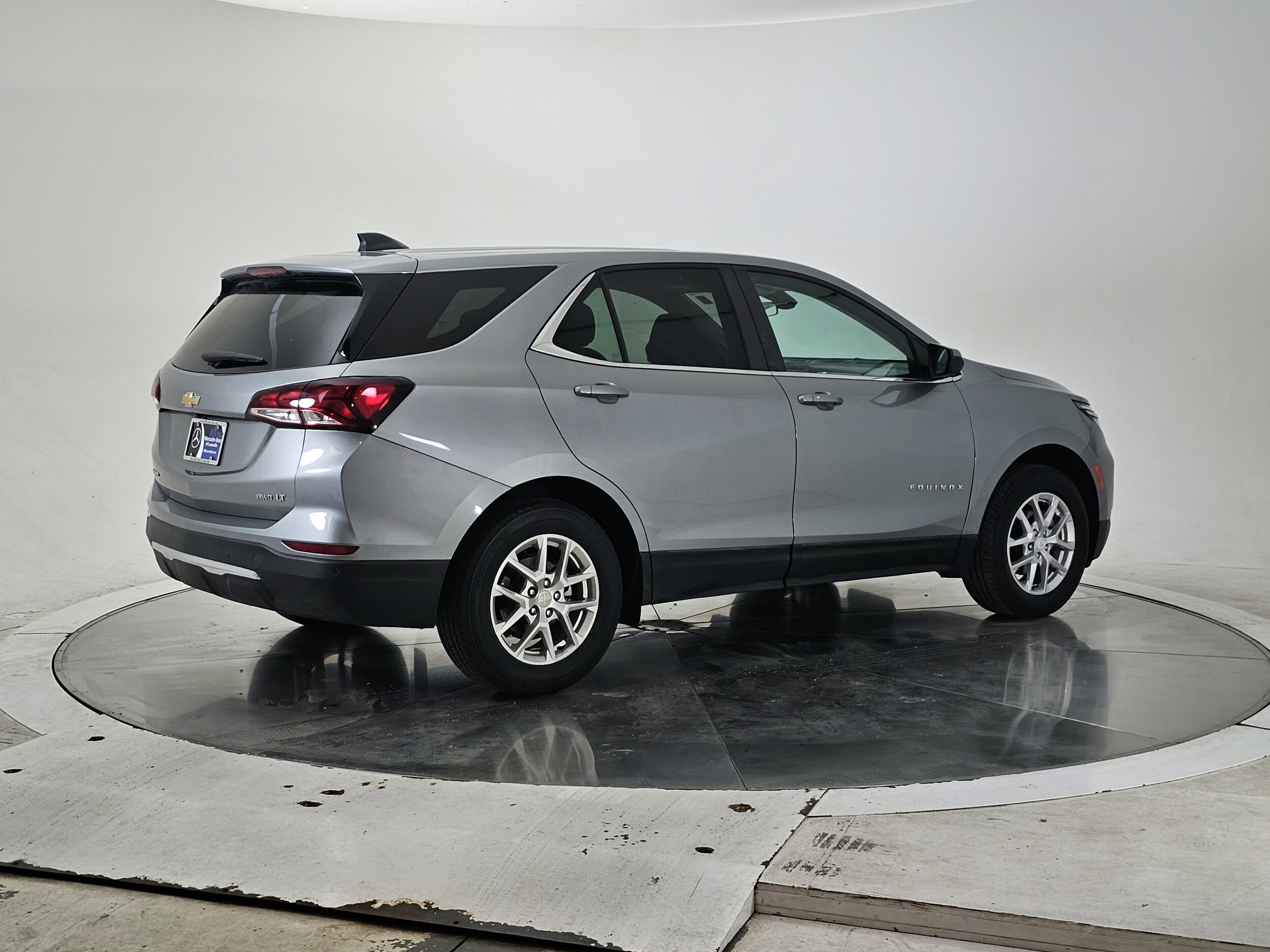 2023 Chevrolet Equinox LT photo 2