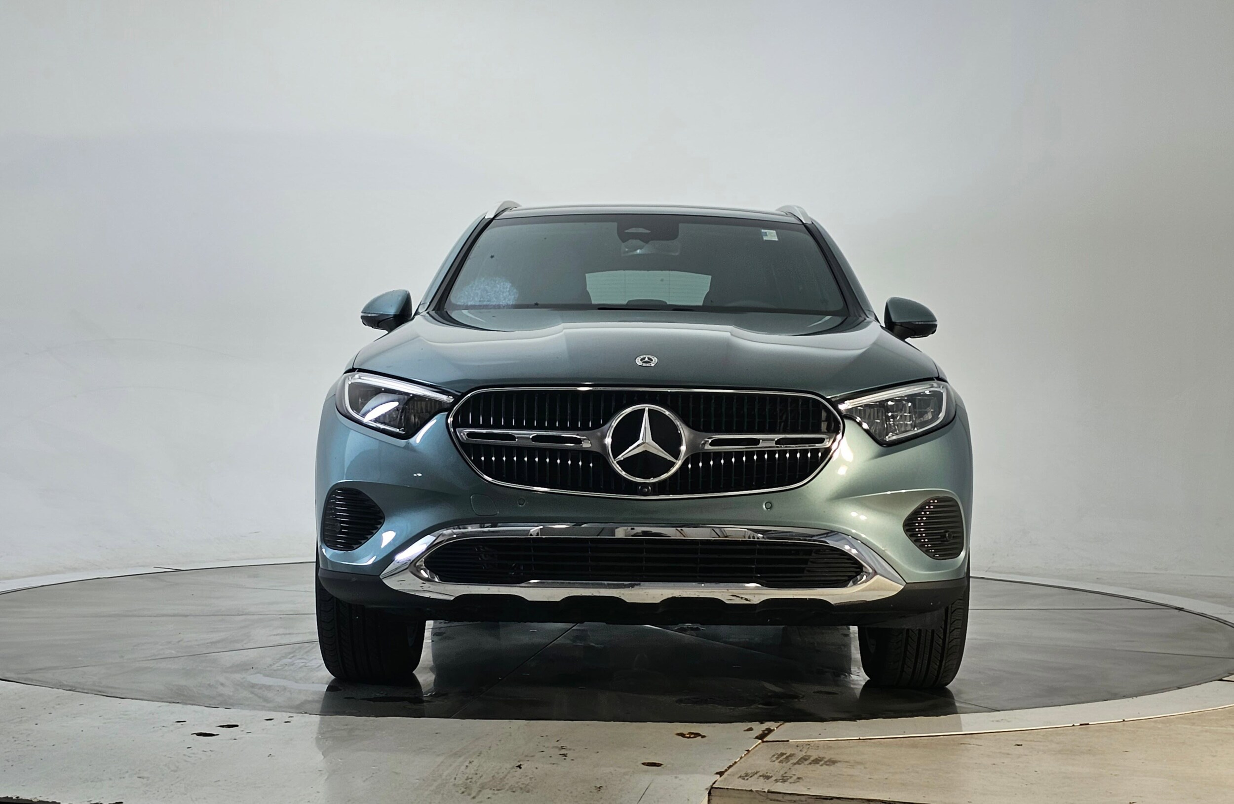 2025 Mercedes Benz GLC 300 4MATIC photo 3