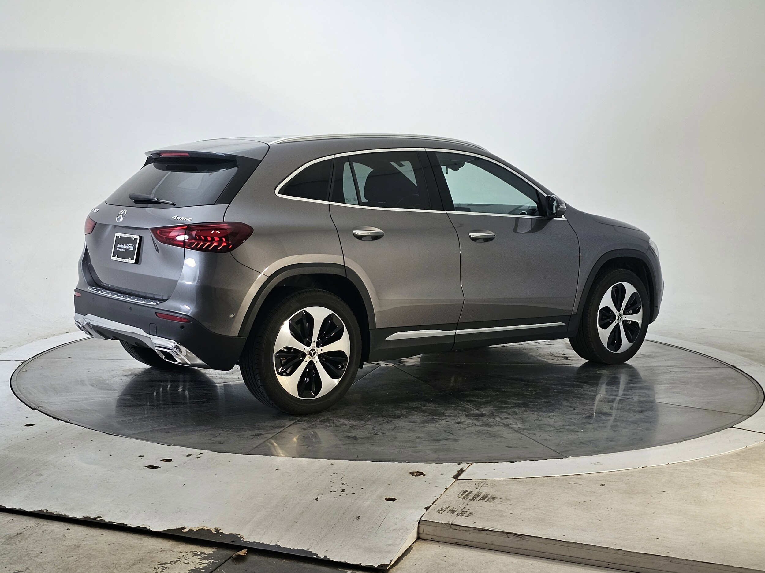 2025 Mercedes Benz GLA 250 4MATIC photo 2