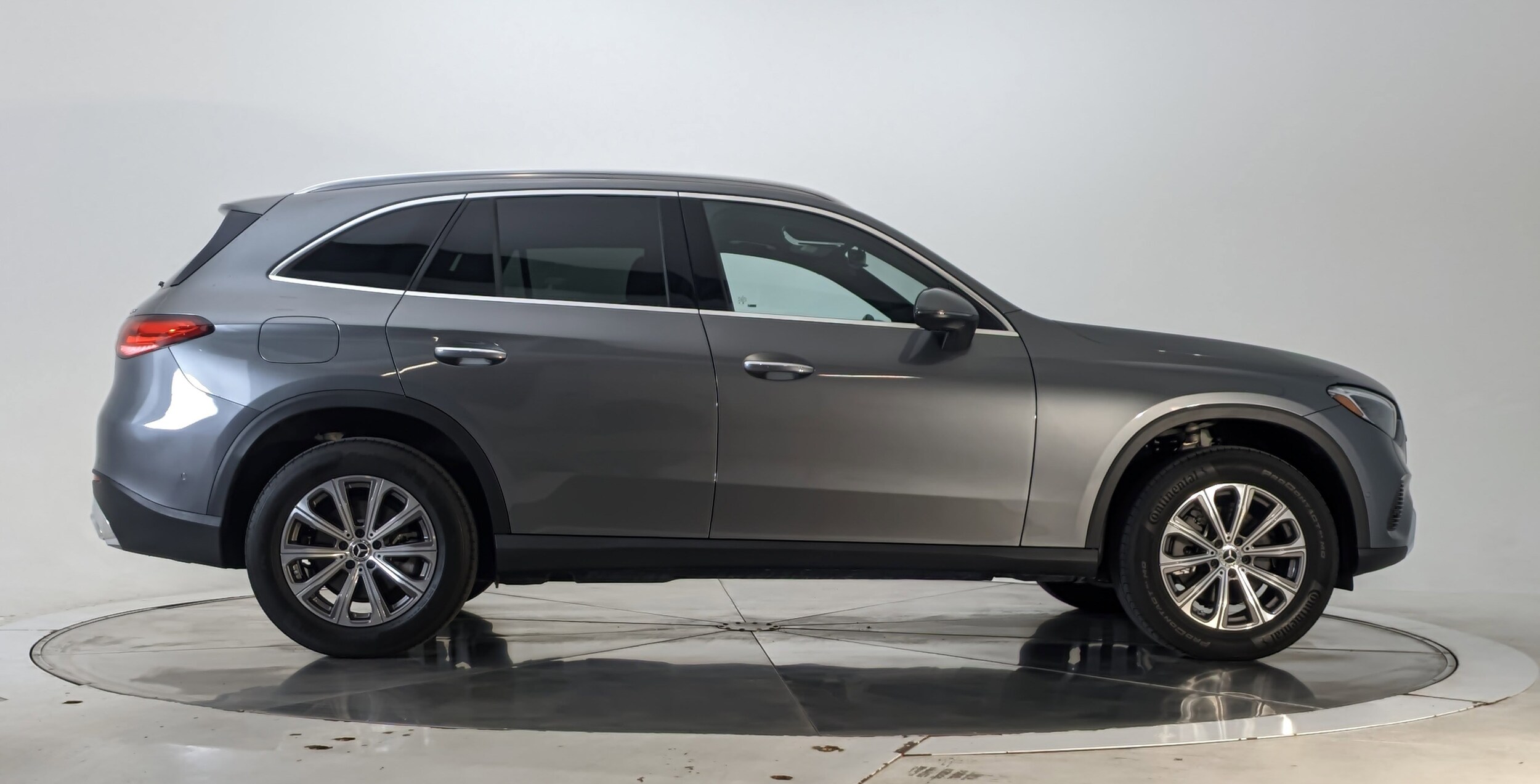 2023 Mercedes Benz GLC 300 4MATIC photo 2