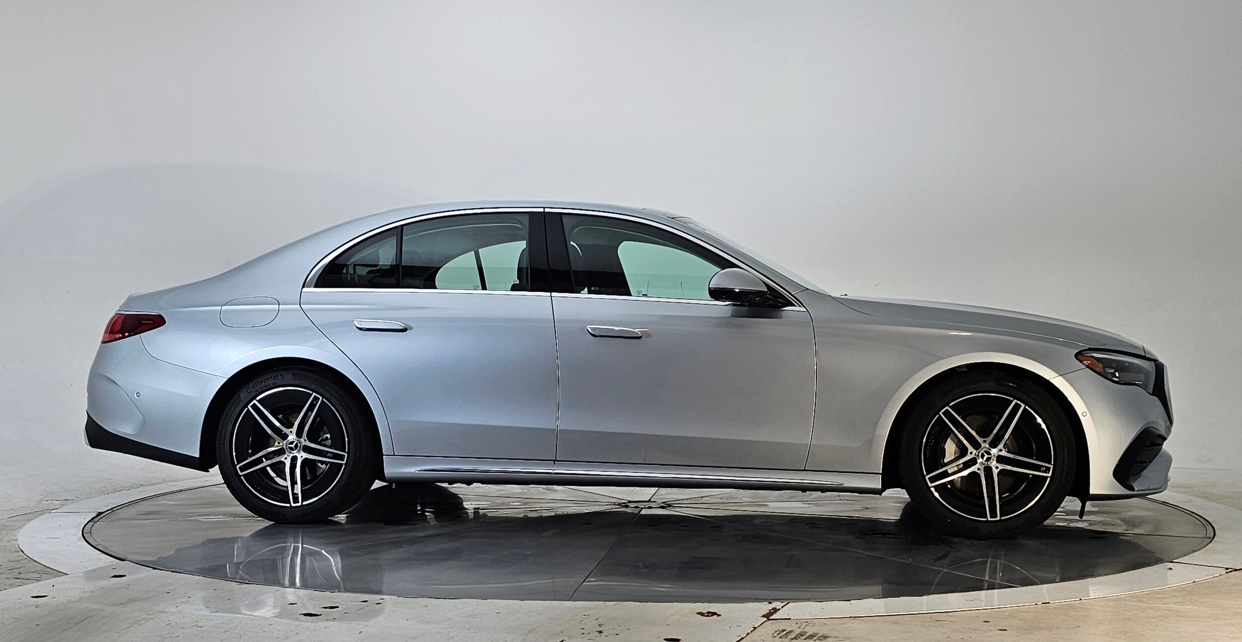 2025 Mercedes Benz E 350 4MATIC Sedan photo 2