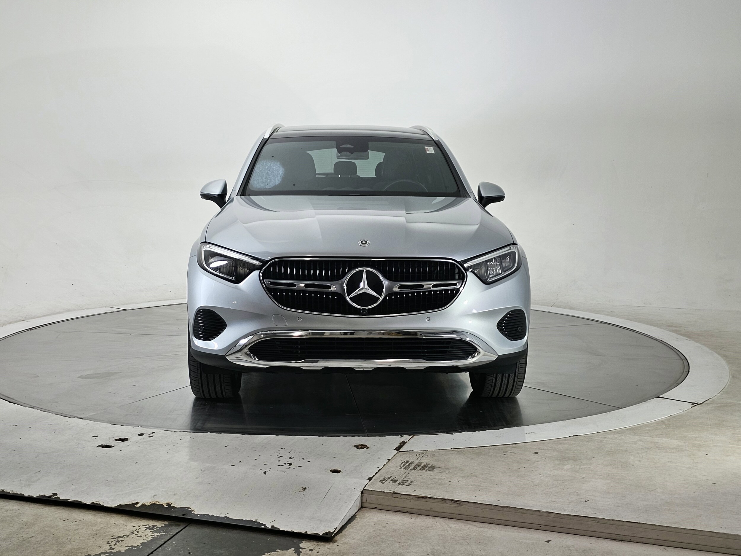 2024 Mercedes Benz GLC 300 4MATIC photo 3