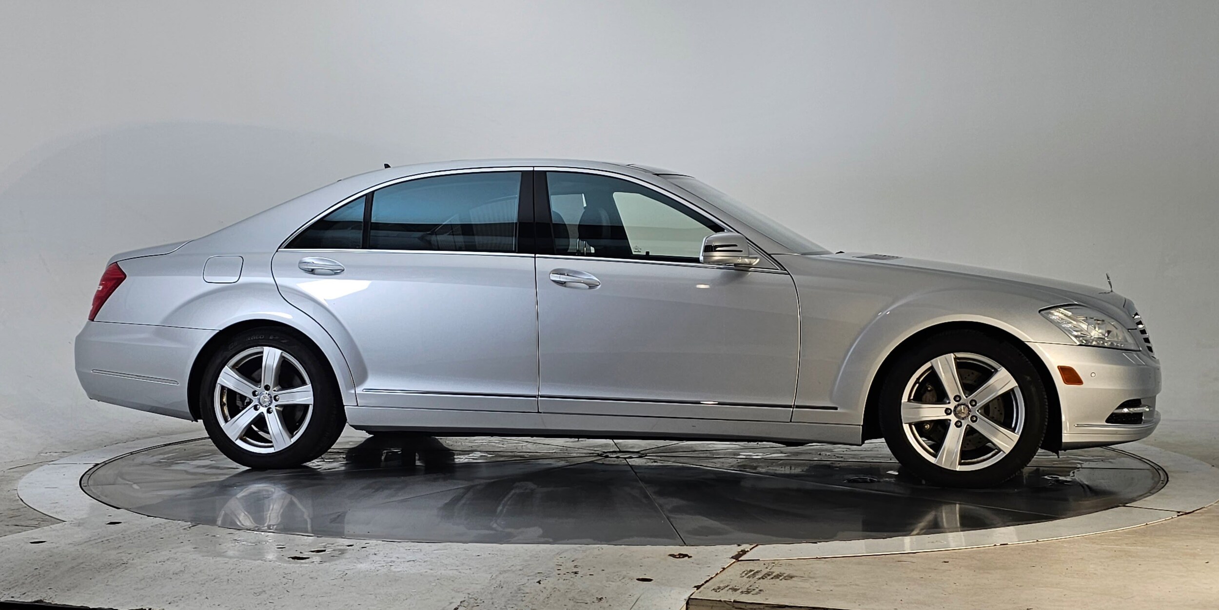 2011 Mercedes Benz S 550 4MATIC photo 3