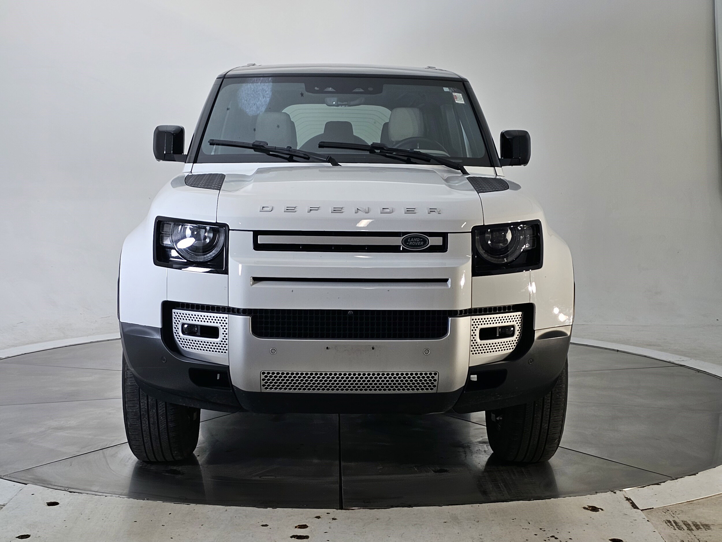 2023 Land Rover Defender 110 S photo 4