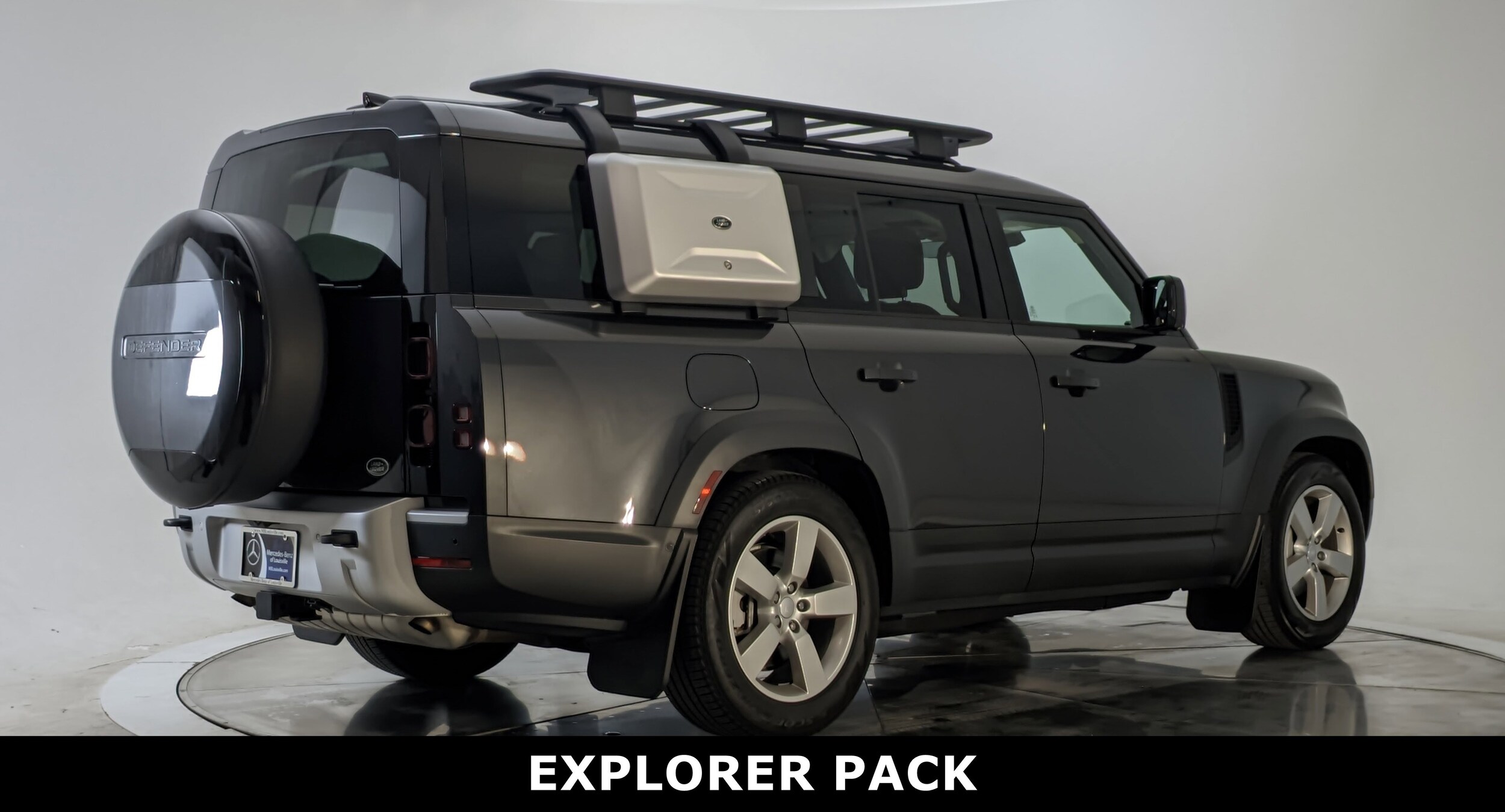 2023 Land Rover Defender 130 First Edition photo 2