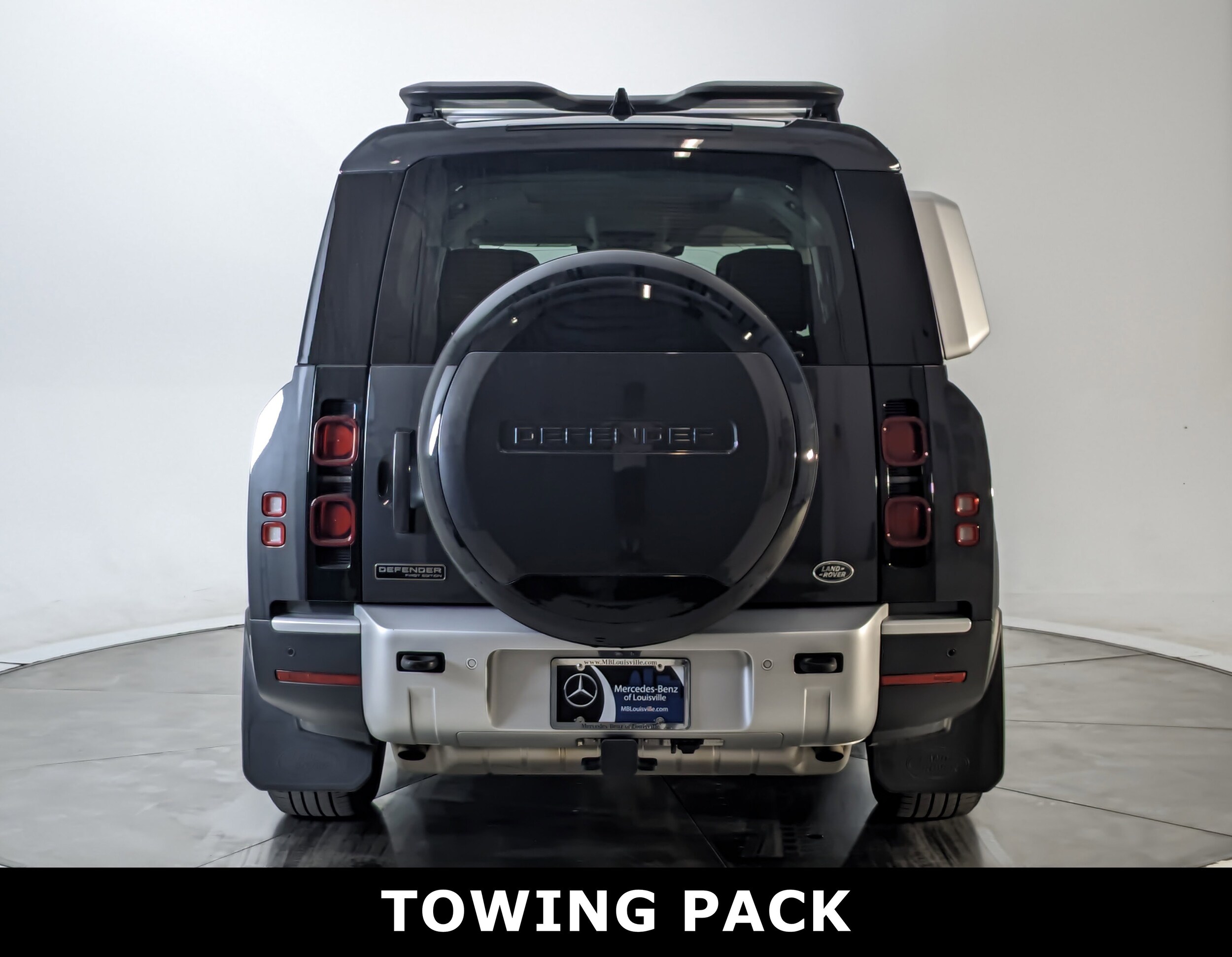 2023 Land Rover Defender 130 First Edition photo 3