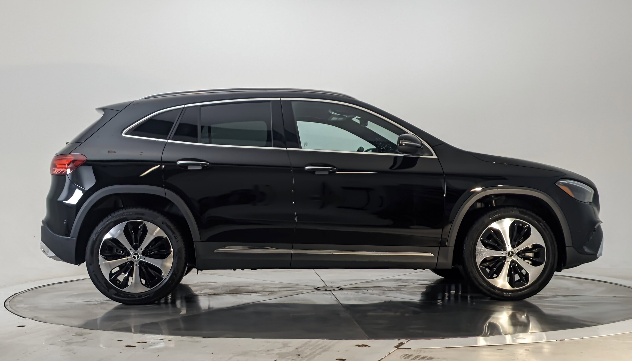 2025 Mercedes Benz GLA 250 4MATIC photo 3
