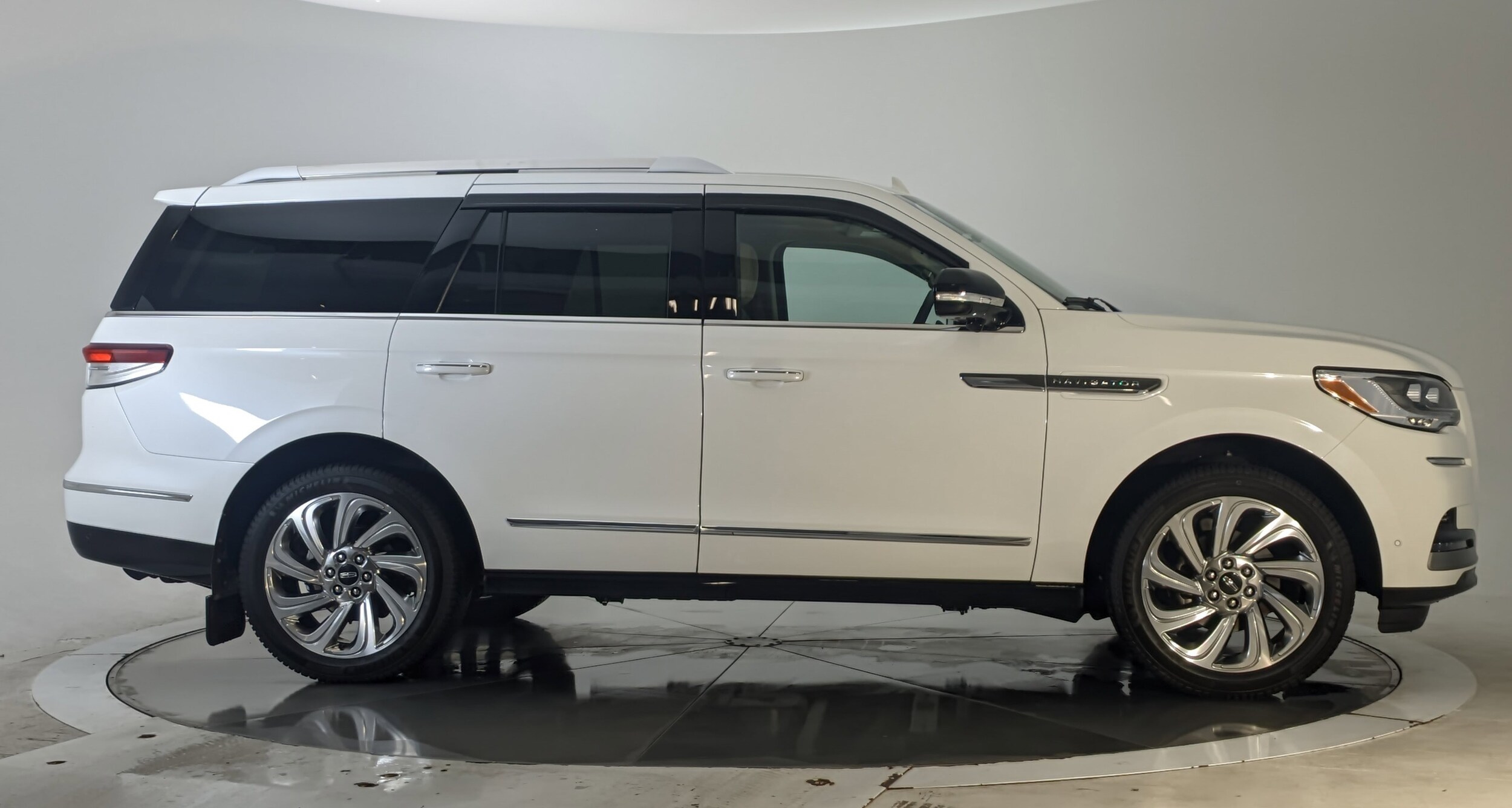 2024 Lincoln Navigator Reserve photo 3