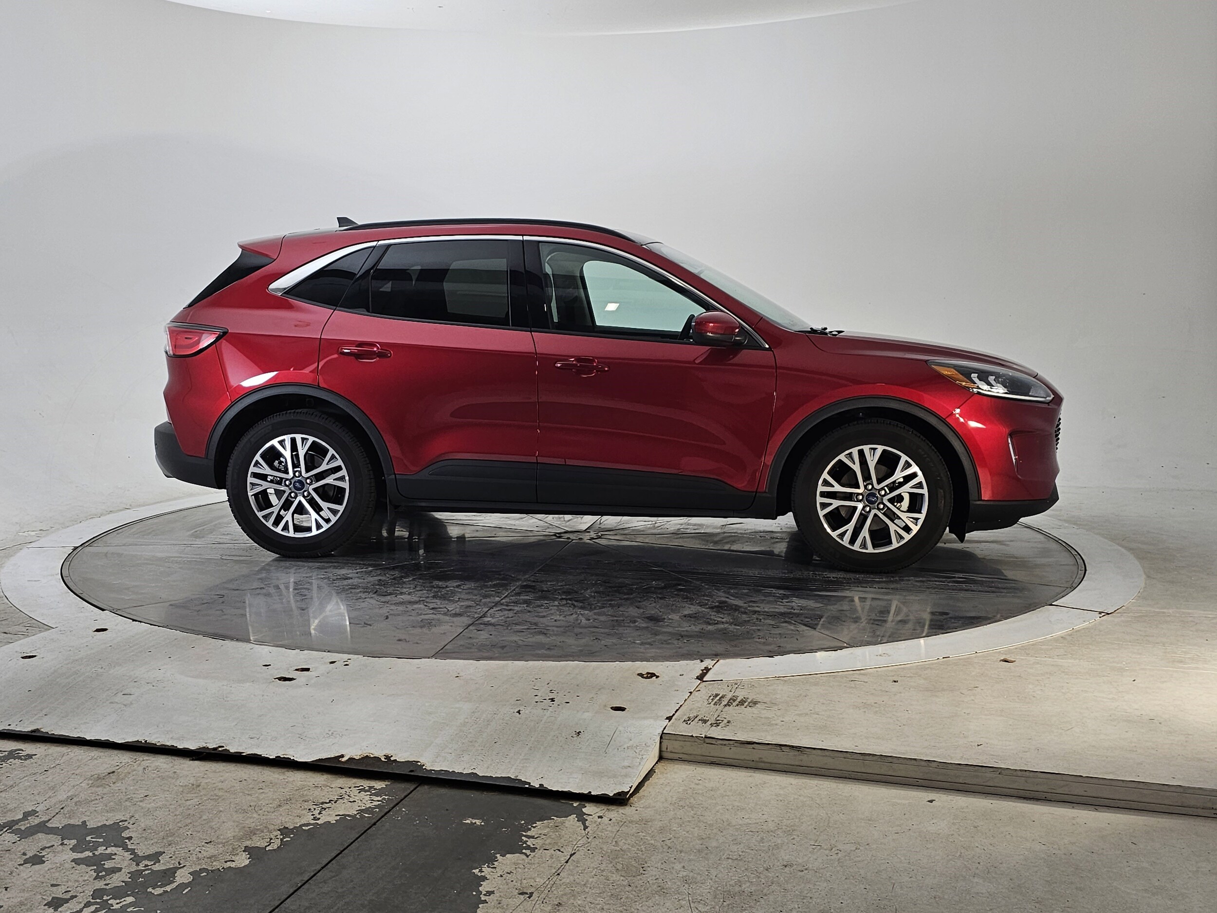 2021 Ford Escape SEL photo 2