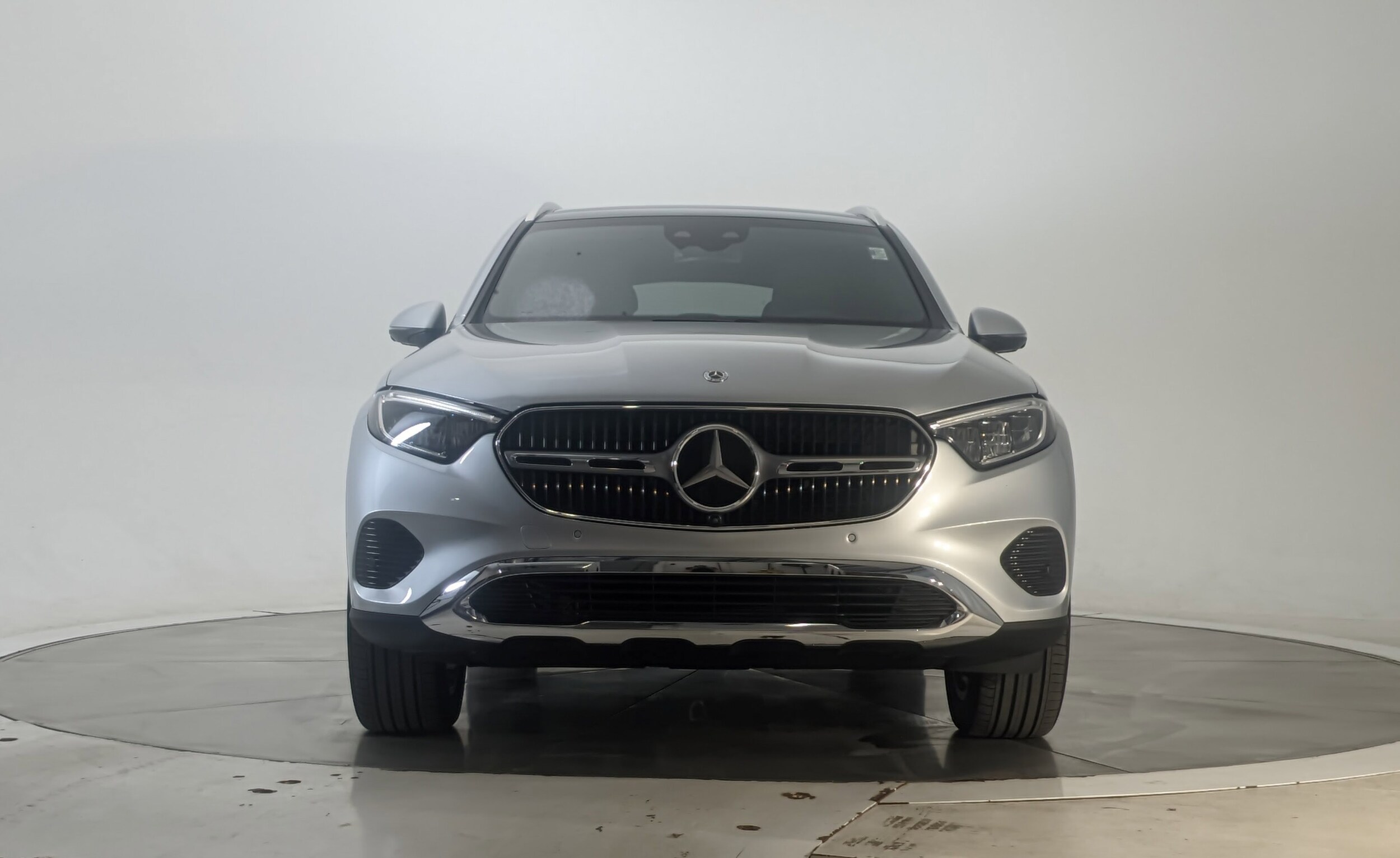 2025 Mercedes Benz GLC 300 4MATIC photo 3