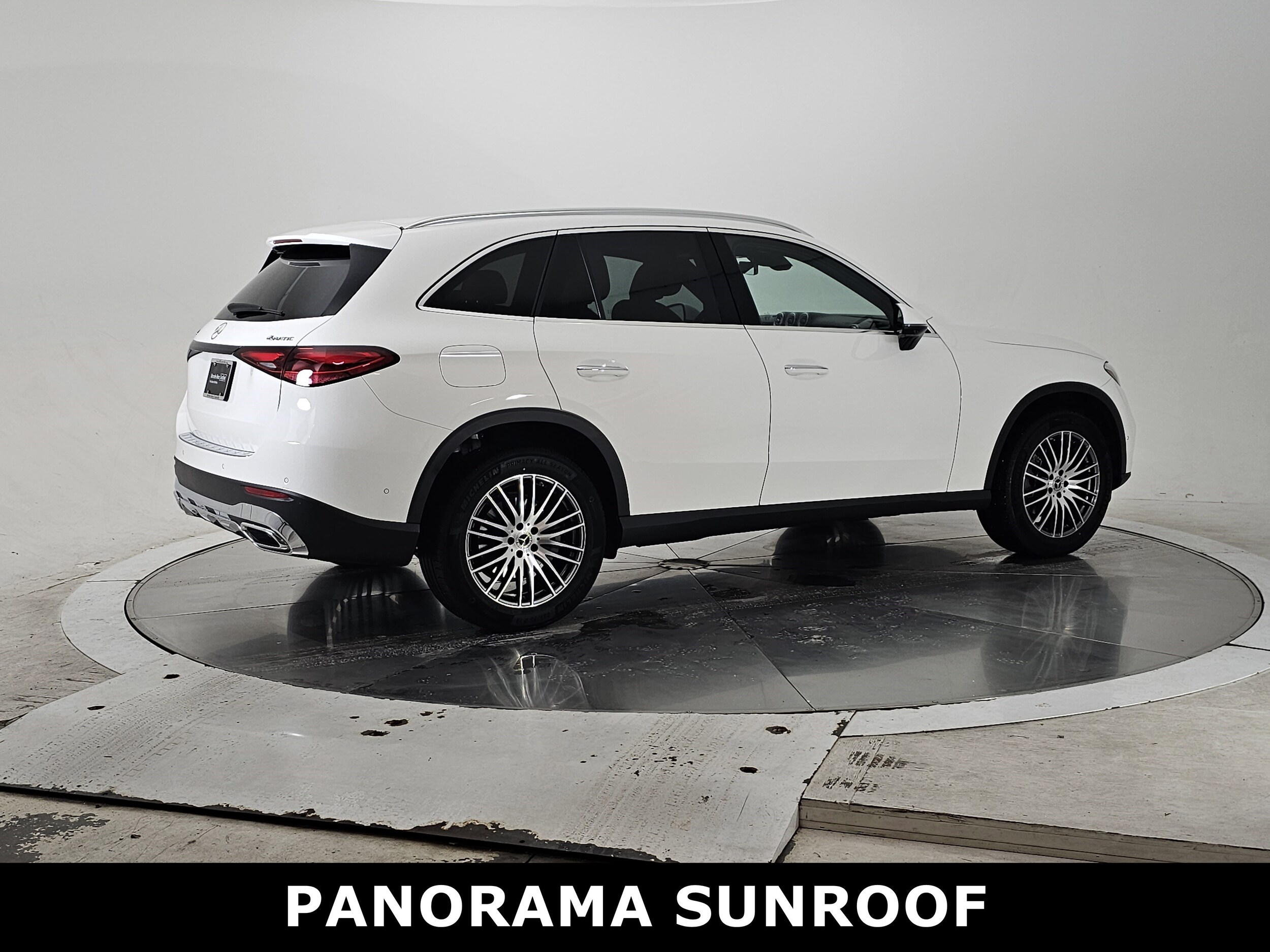 2025 Mercedes Benz GLC 300 4MATIC photo 3