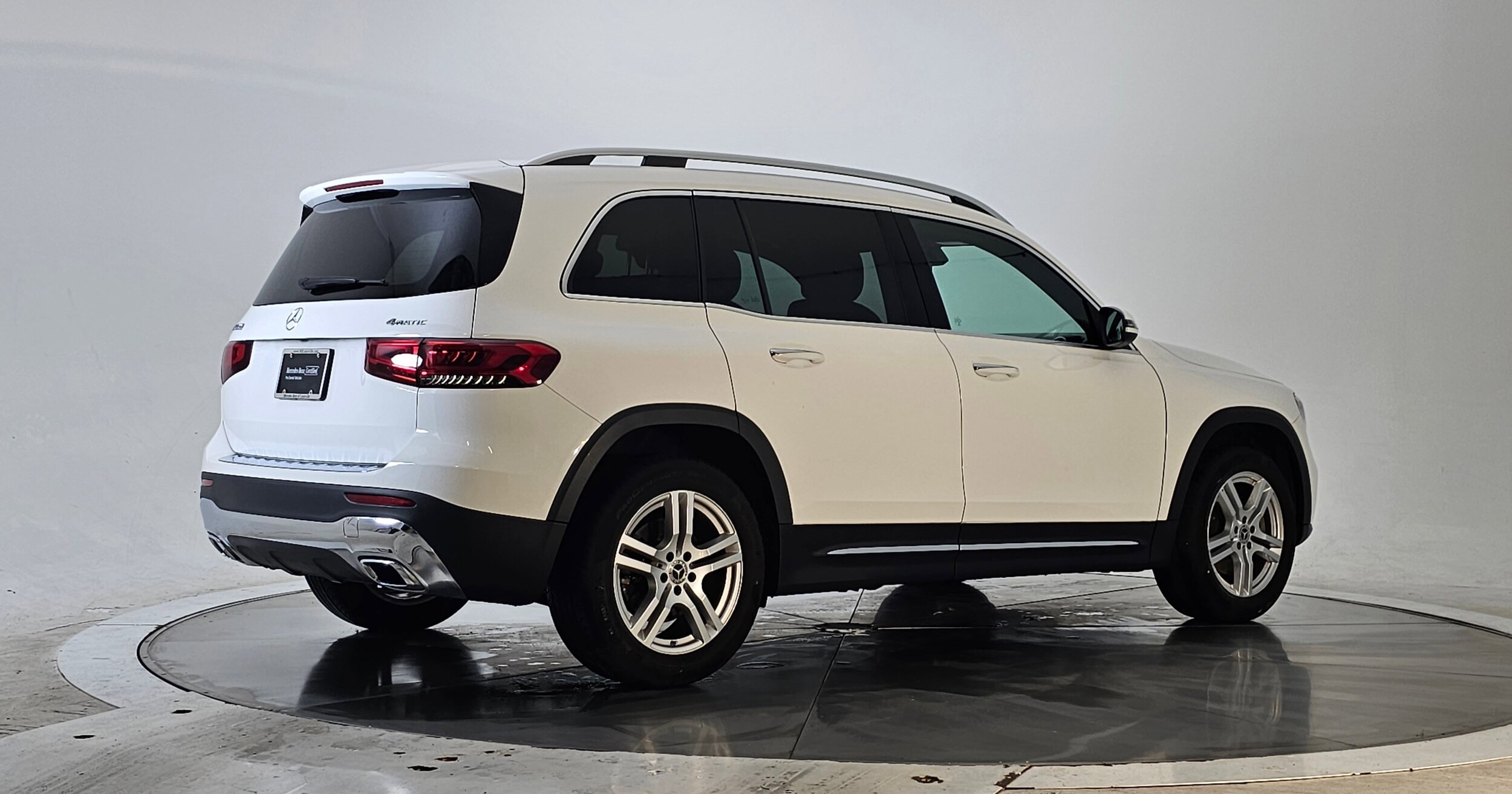 2022 Mercedes Benz GLB 250 4MATIC photo 2
