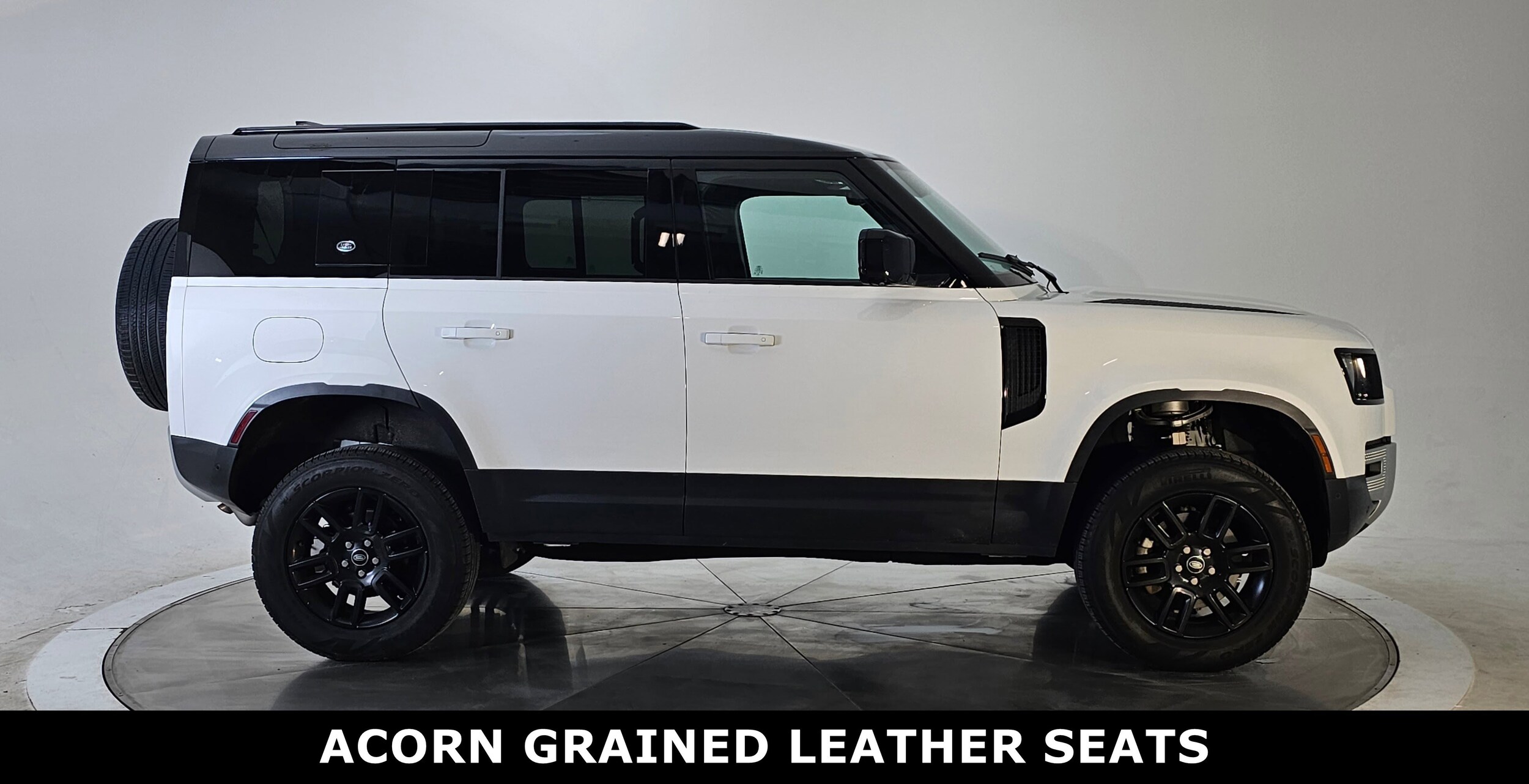 2023 Land Rover Defender 110 S photo 3