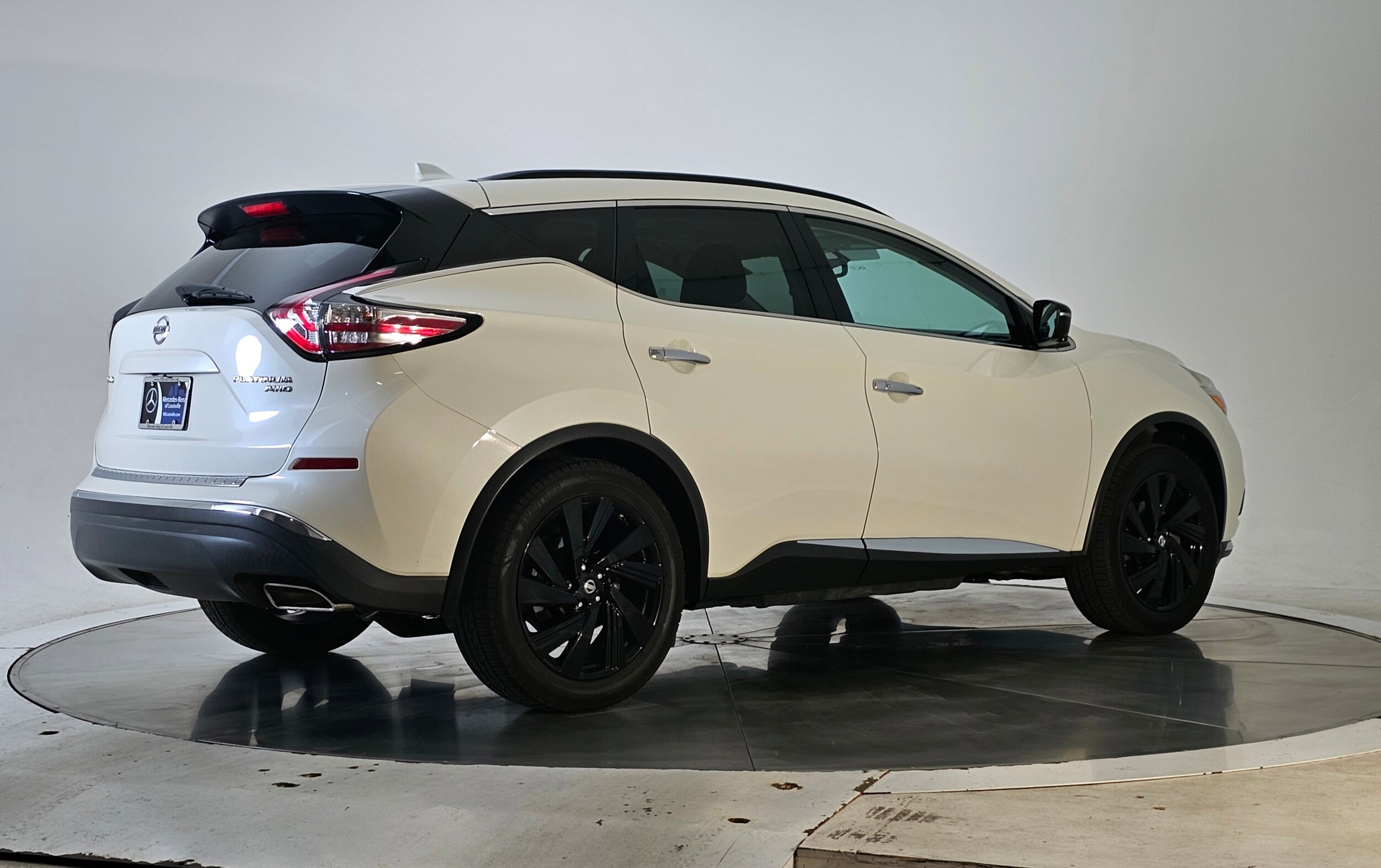 2017 Nissan Murano Platinum photo 2