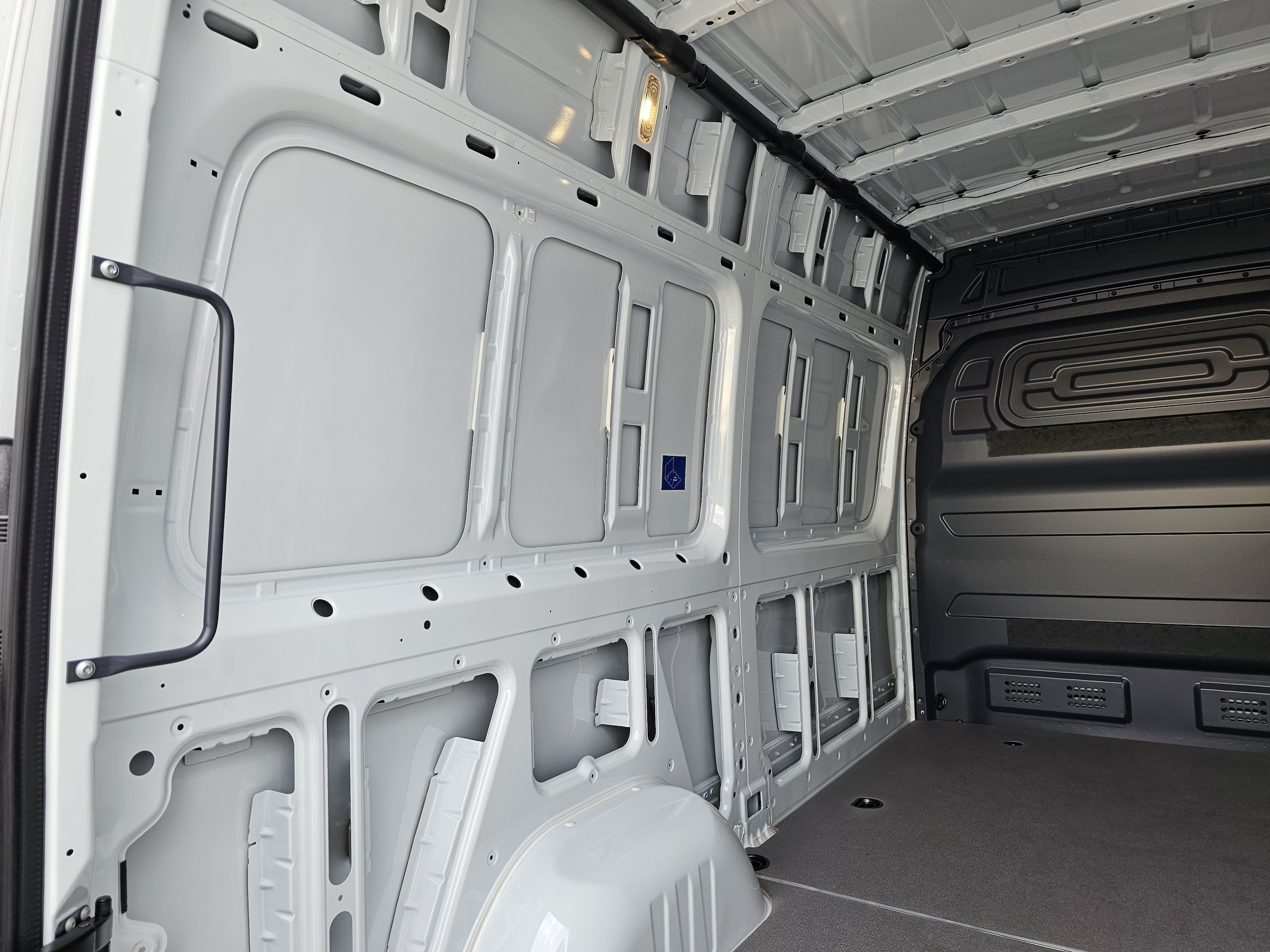 2025 Mercedes-Benz Sprinter Cargo Van Base - Photo 10