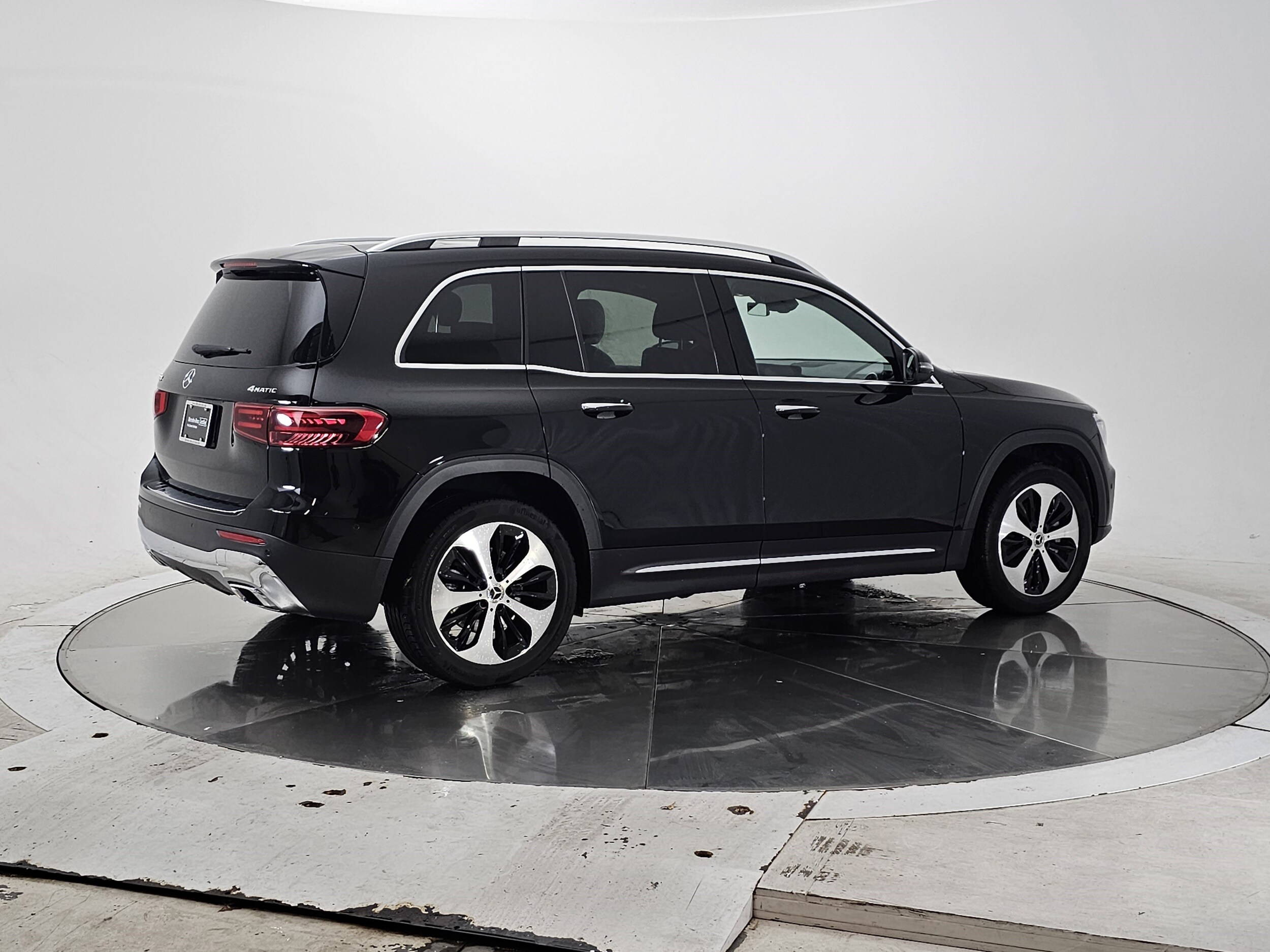 2025 Mercedes Benz GLB 250 4MATIC photo 2