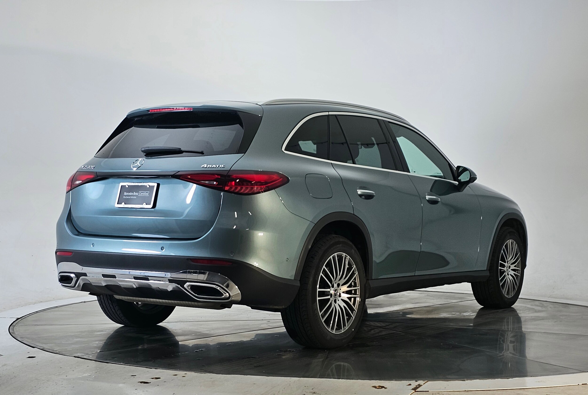 2025 Mercedes Benz GLC 300 4MATIC photo 2