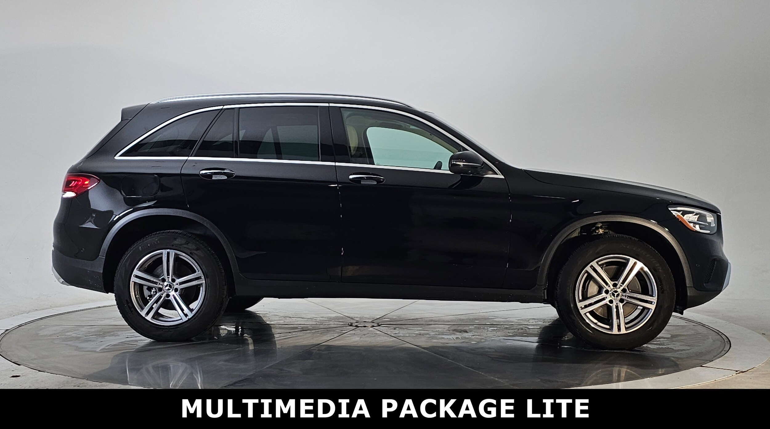2022 Mercedes Benz GLC 300 4MATIC photo 2