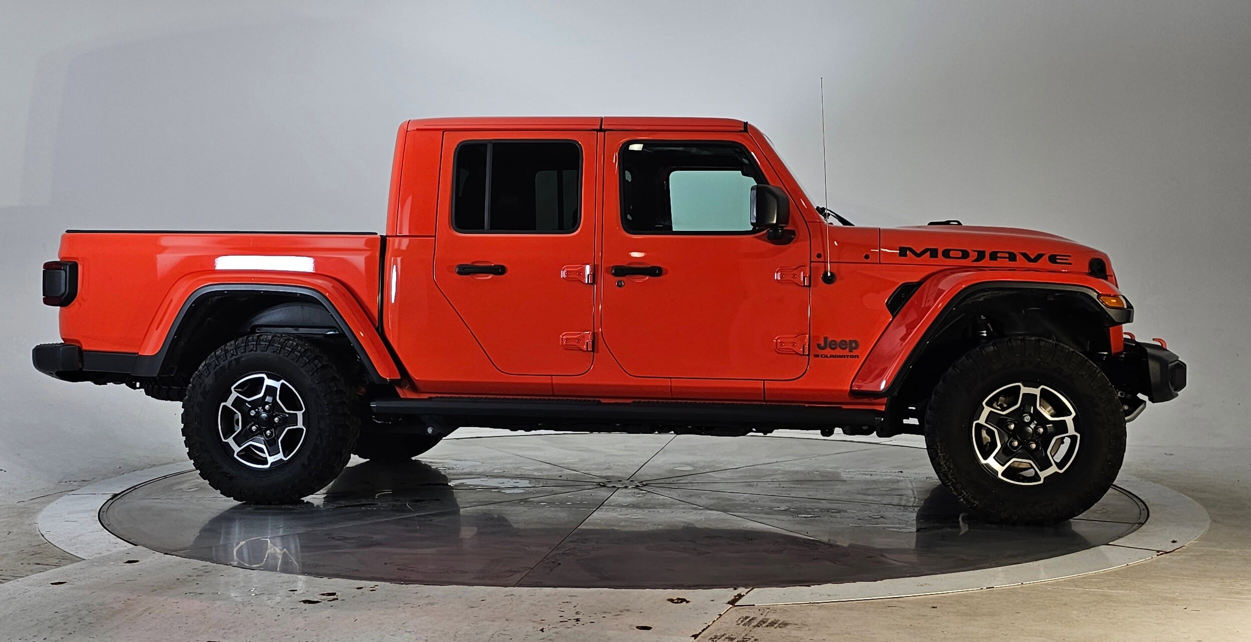 2023 Jeep Gladiator Mojave photo 3