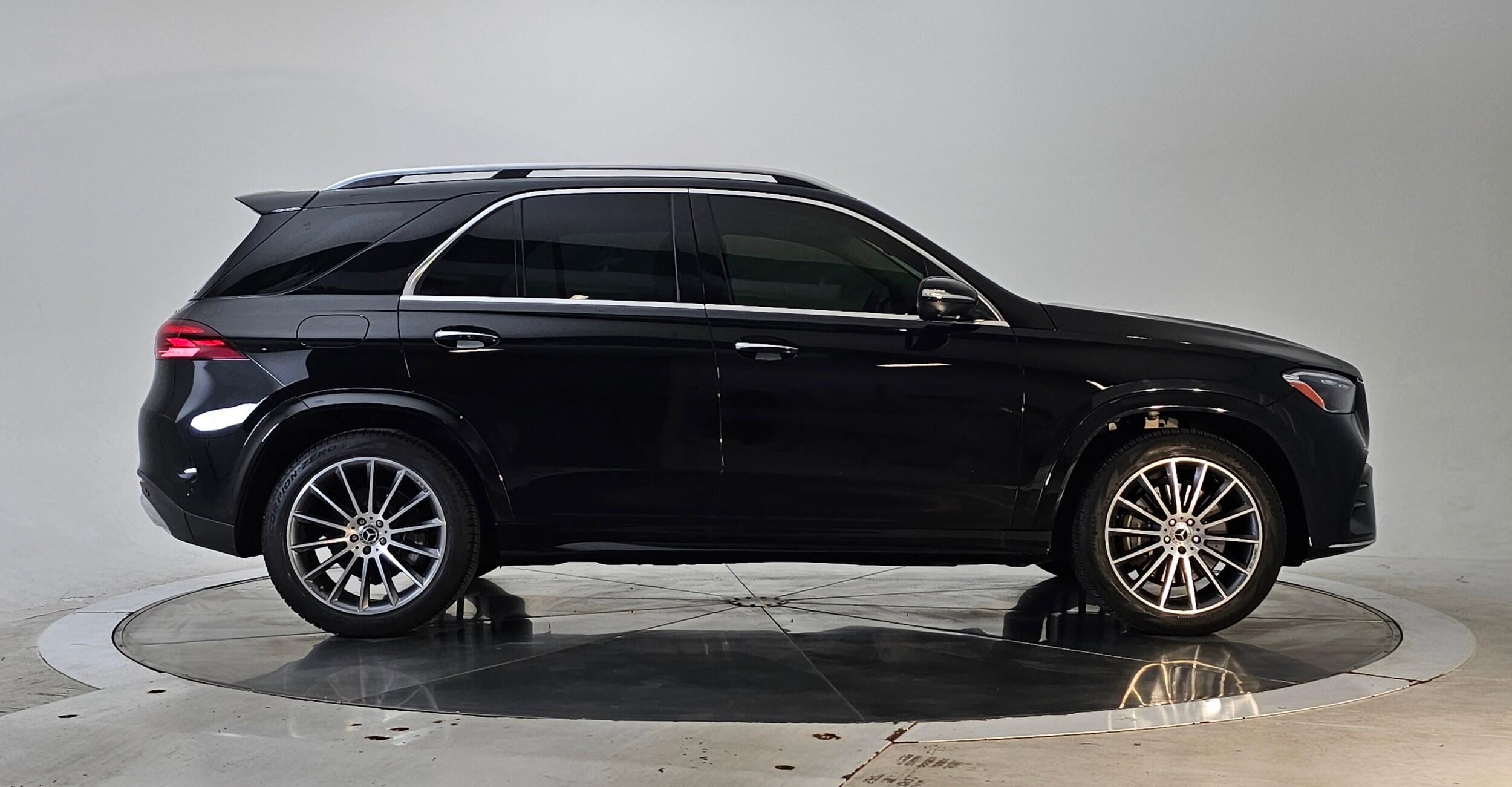 2024 Mercedes Benz GLE 350 4MATIC photo 3