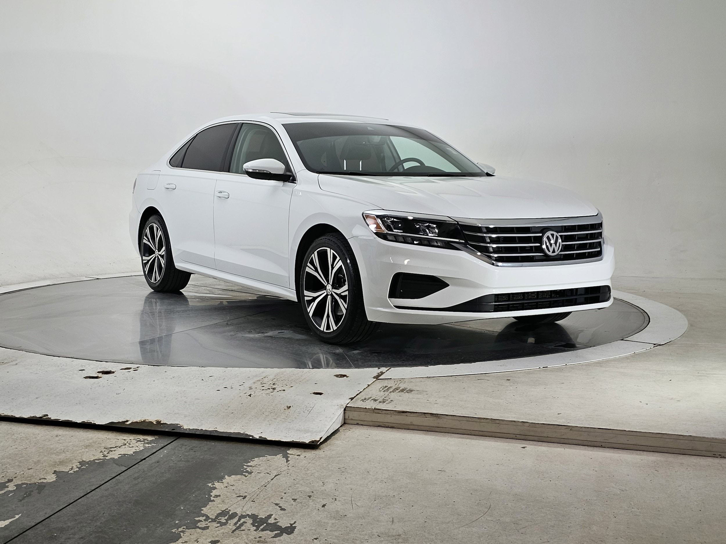 2021 Volkswagen Passat SE's photo