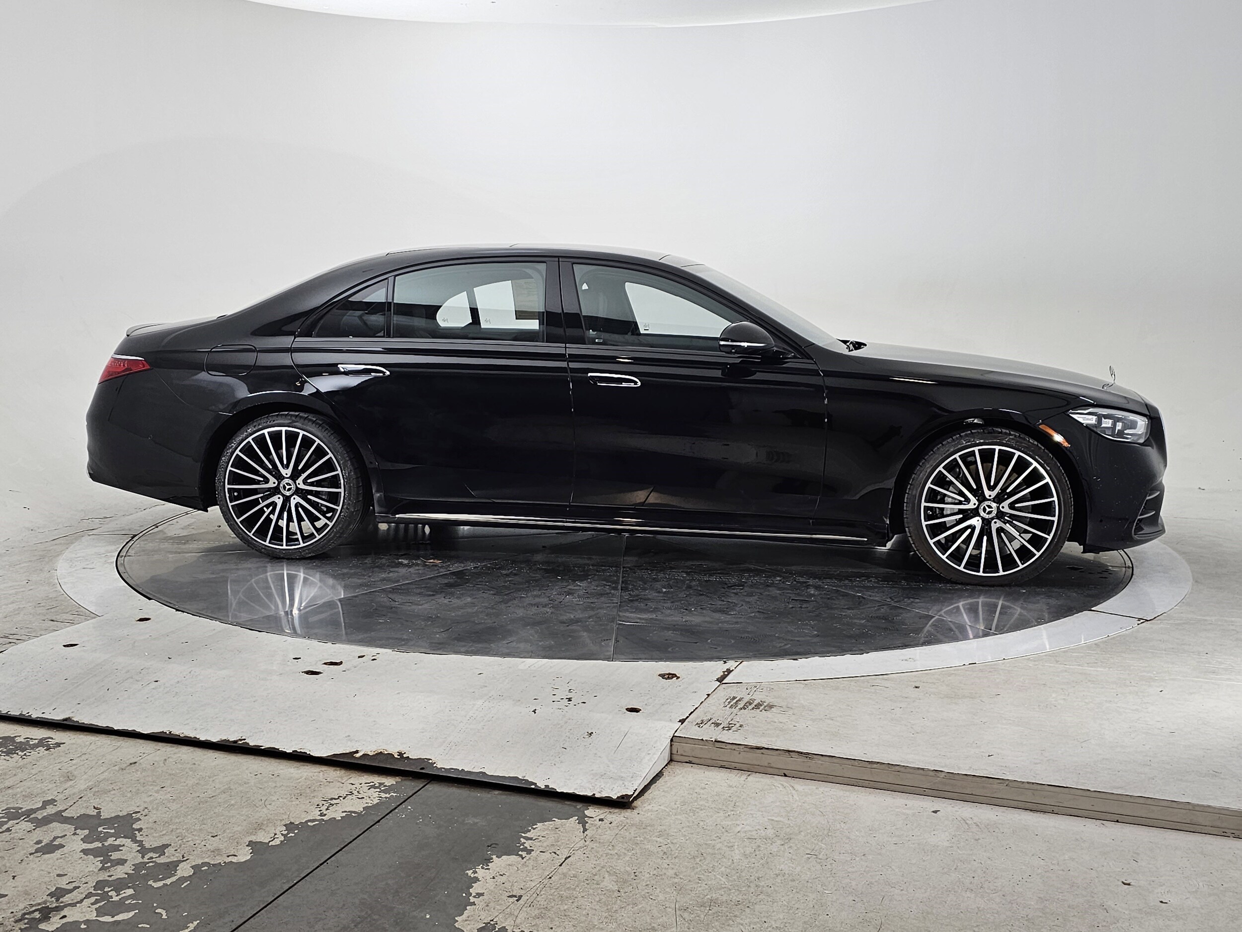 2023 Mercedes Benz S 450 580 photo 2