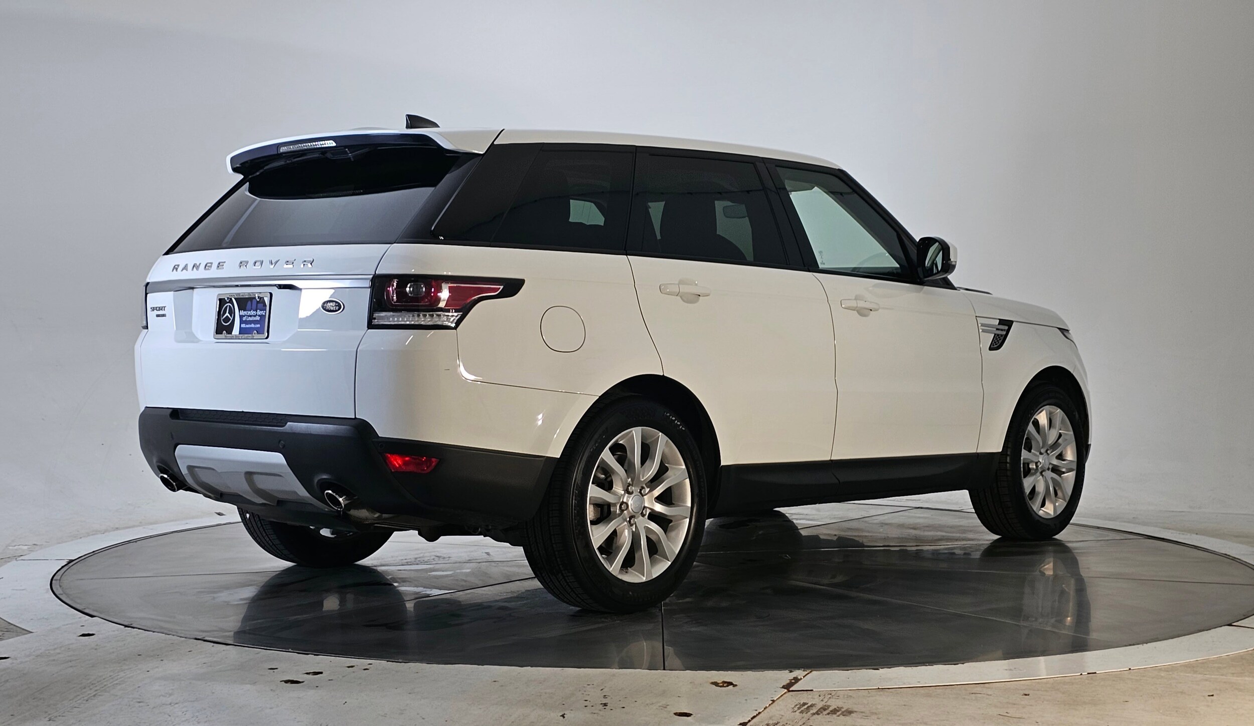 2017 Land Rover Range Rover Sport SE photo 2