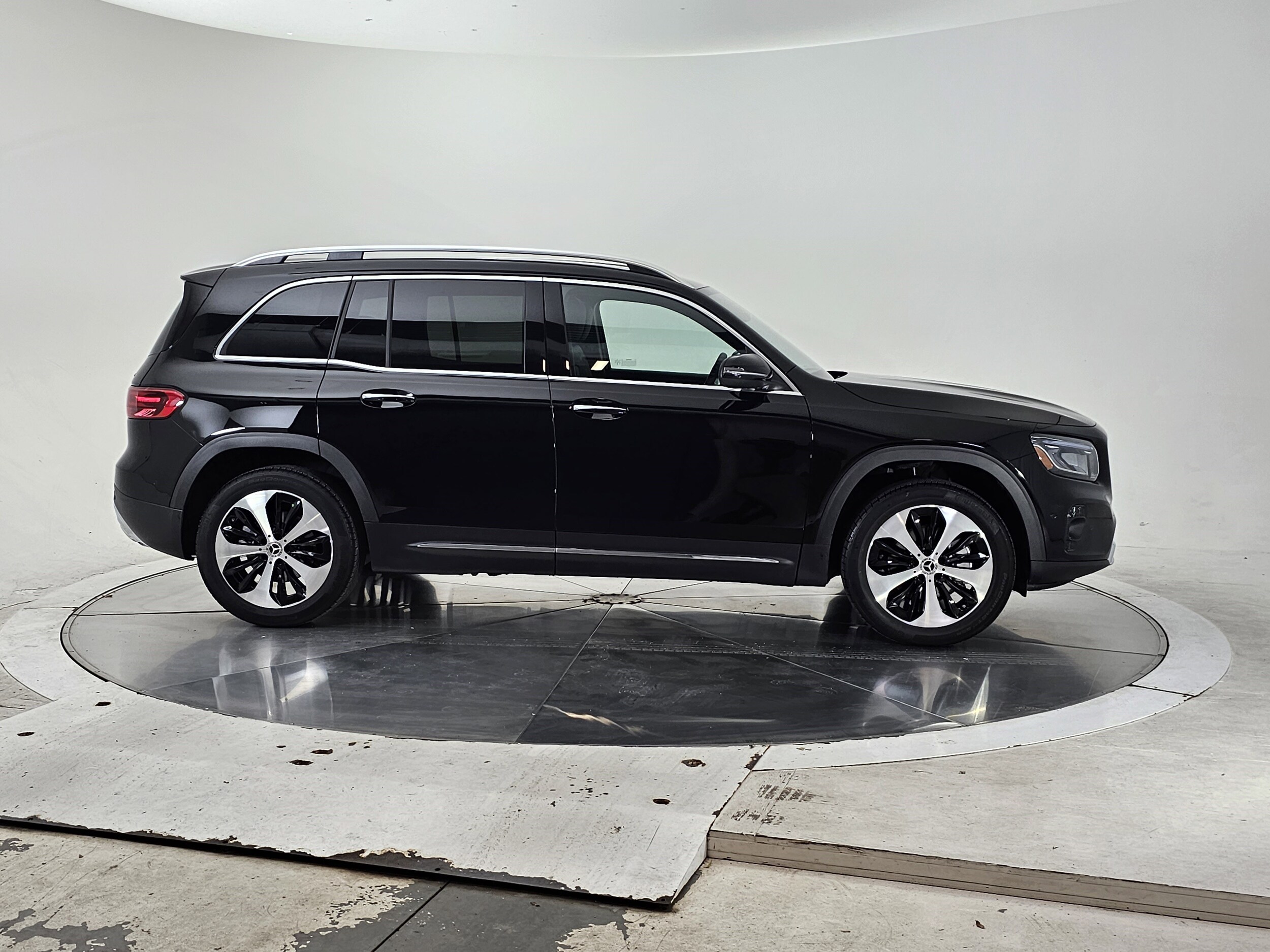 2025 Mercedes Benz GLB 250 4MATIC photo 3