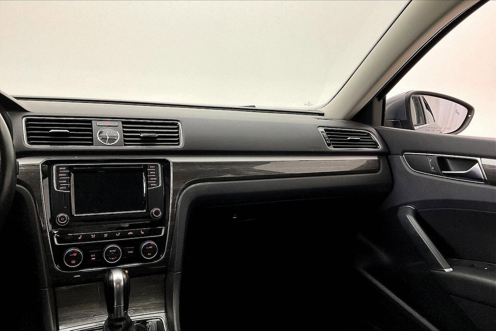 Used 2017 Volkswagen Passat 1.8T SE Sedan