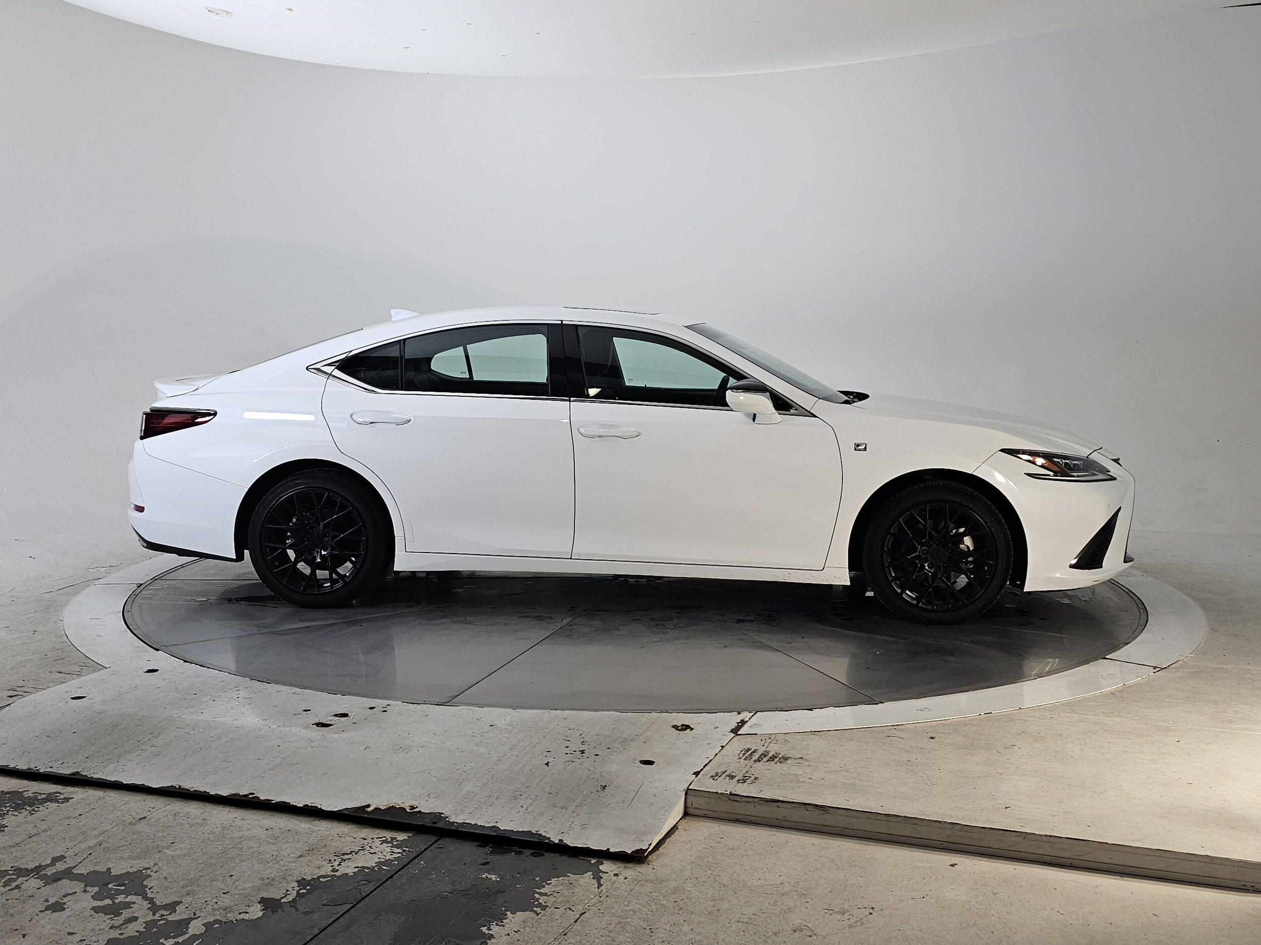 2020 Lexus ES 350 F SPORT photo 2