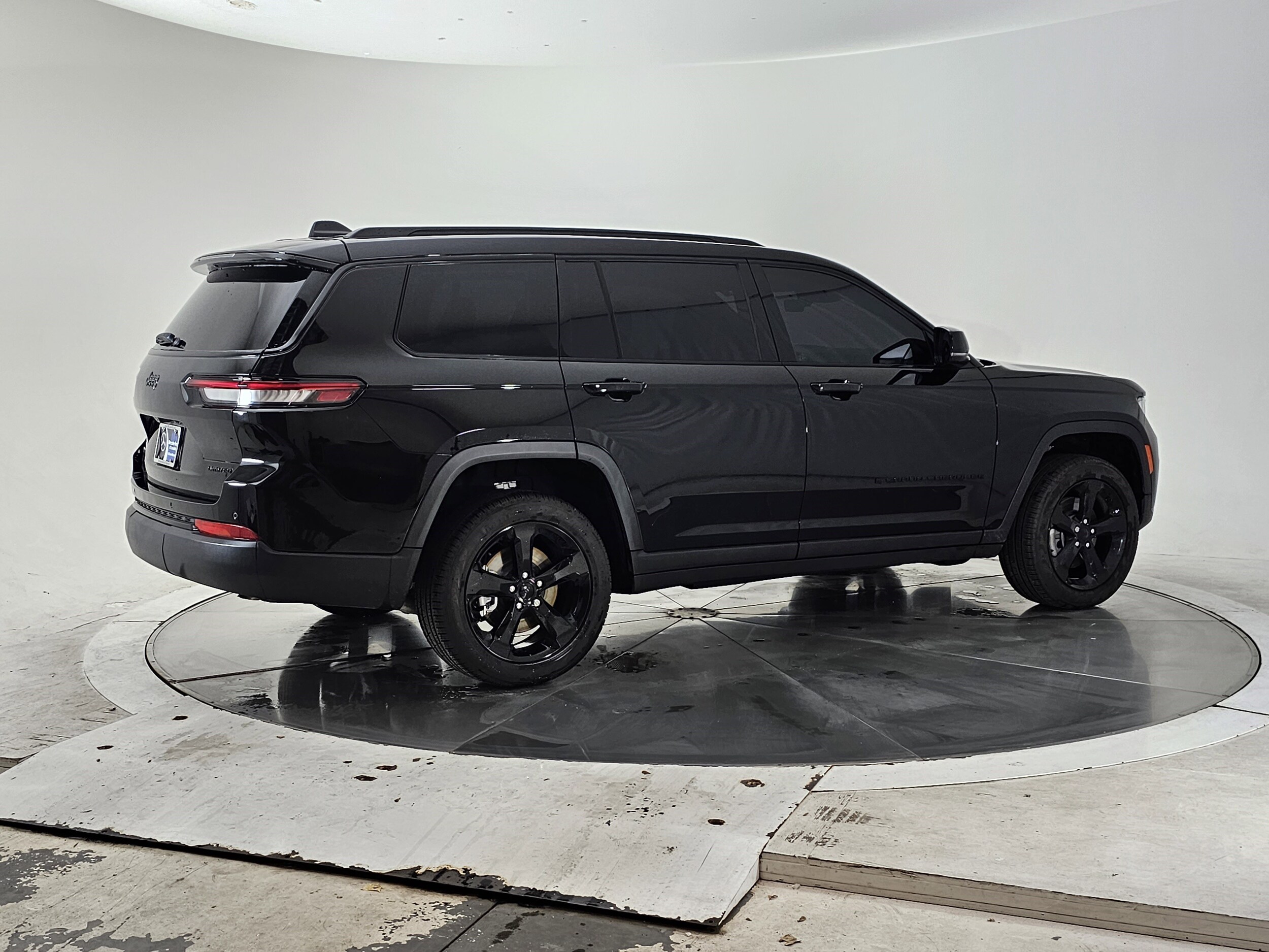 2025 Jeep Grand Cherokee Limited photo 2