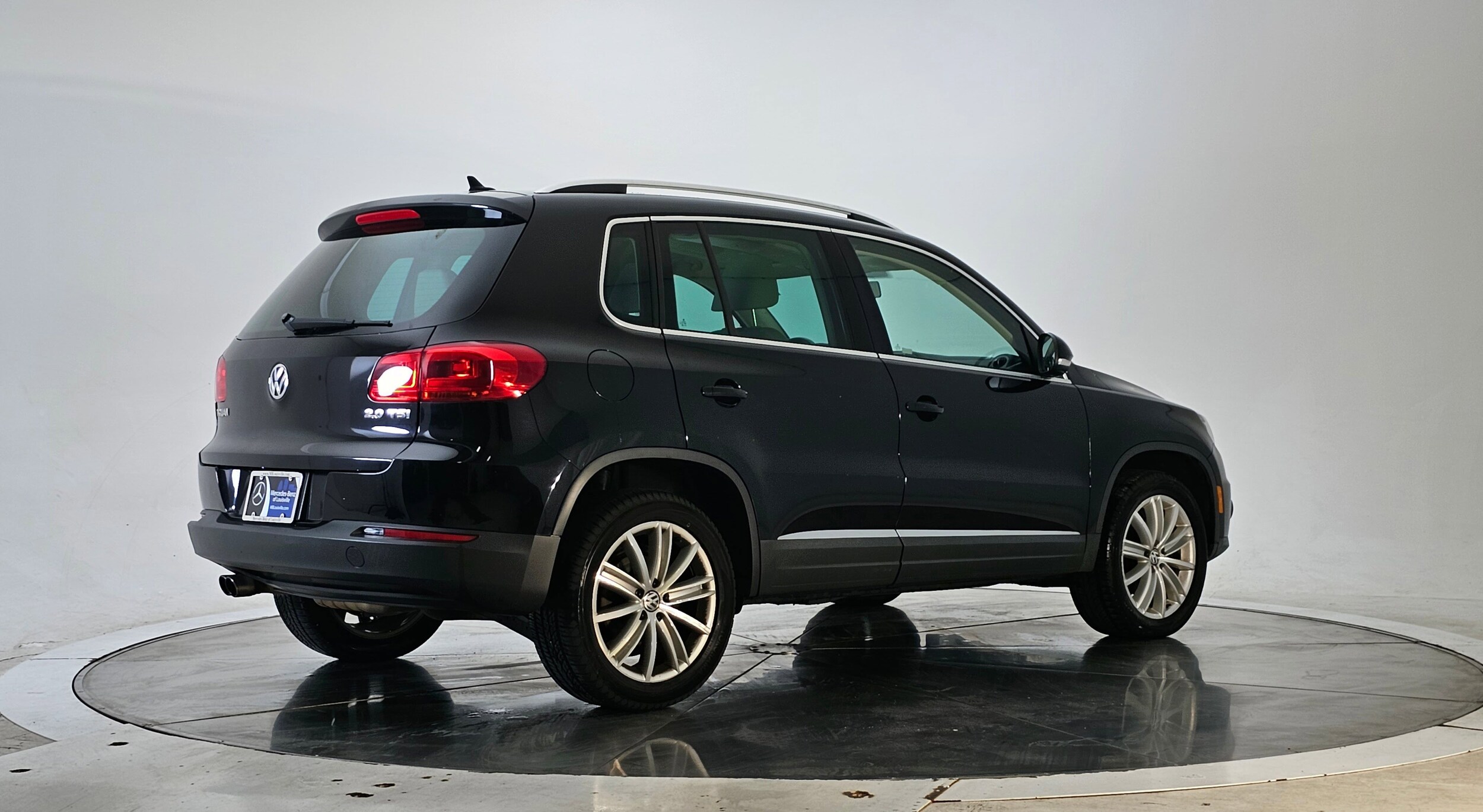 2012 Volkswagen Tiguan SE photo 2