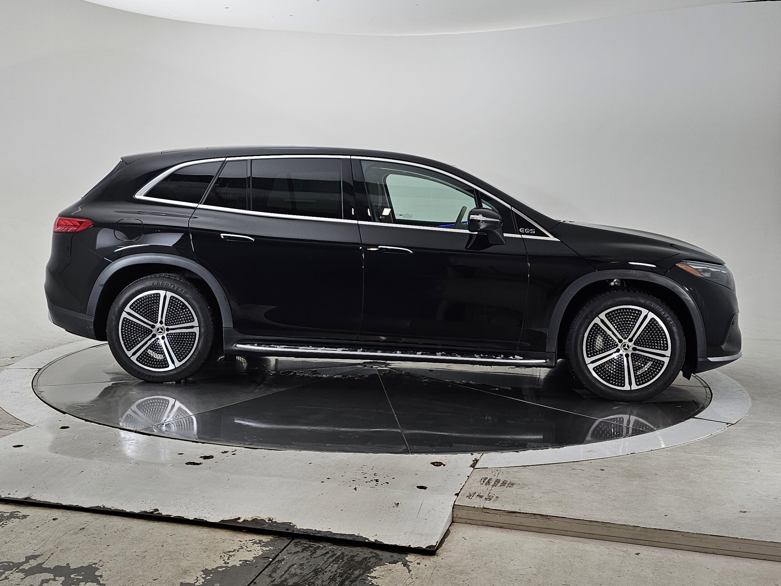 2023 Mercedes Benz EQS SUV 450 4MATIC photo 2